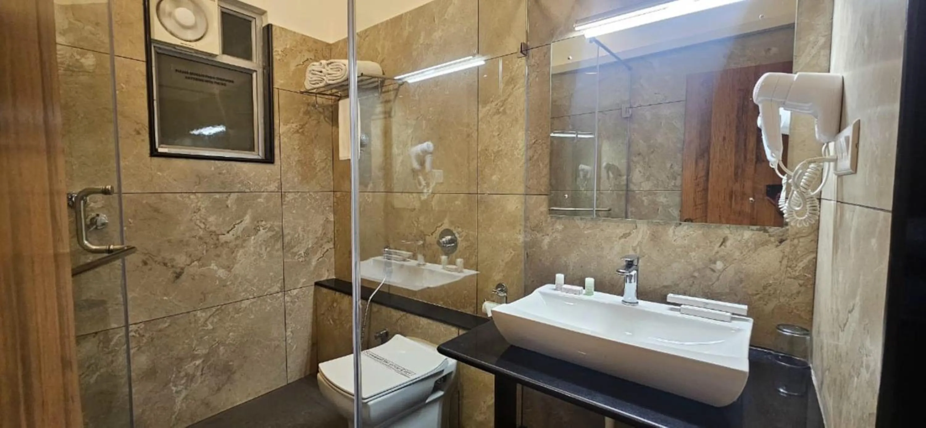 Shower in Cross Roads Inn