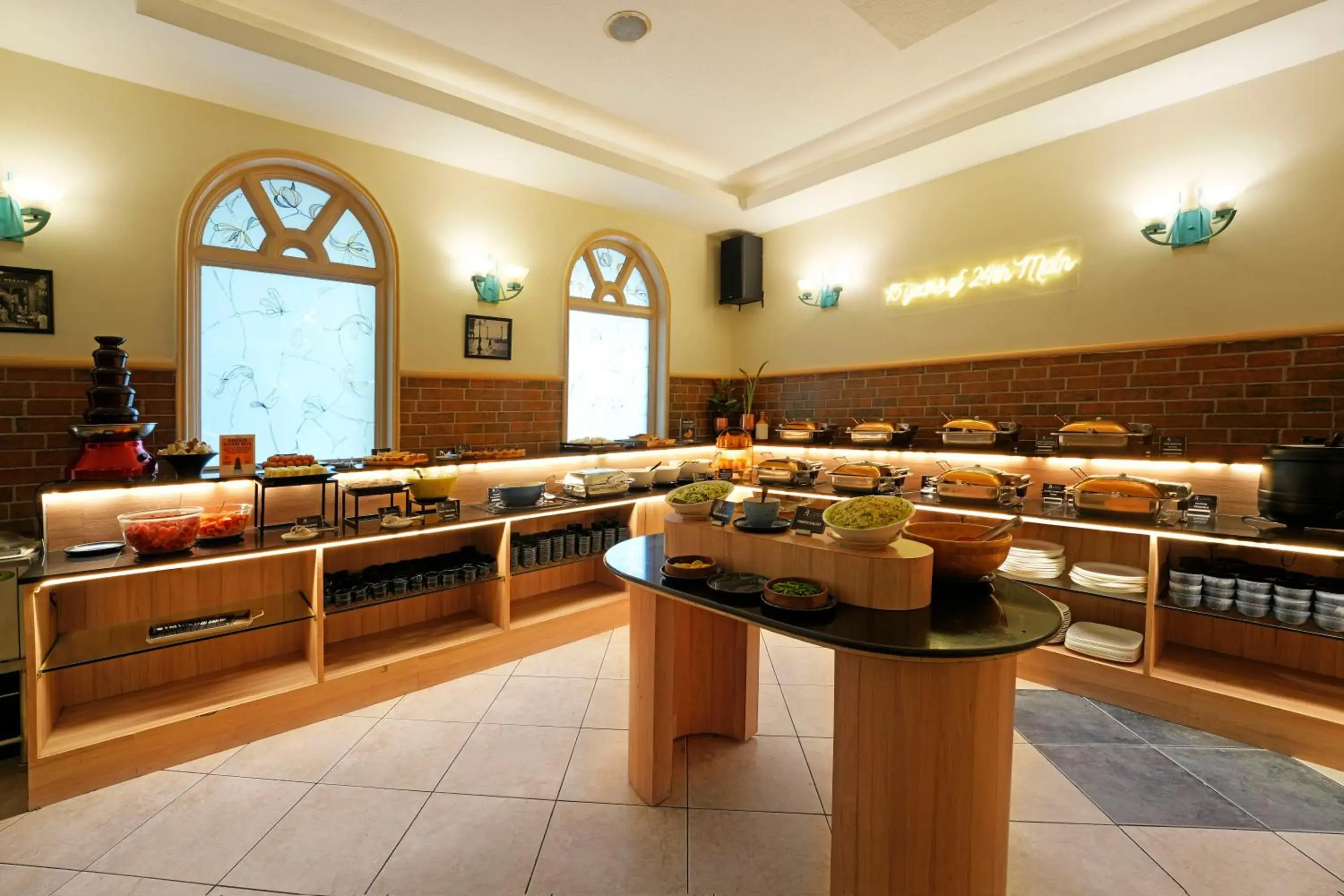 Restaurant/places to eat in Cross Roads Inn Restaurant/places to eat in Cross Roads Inn