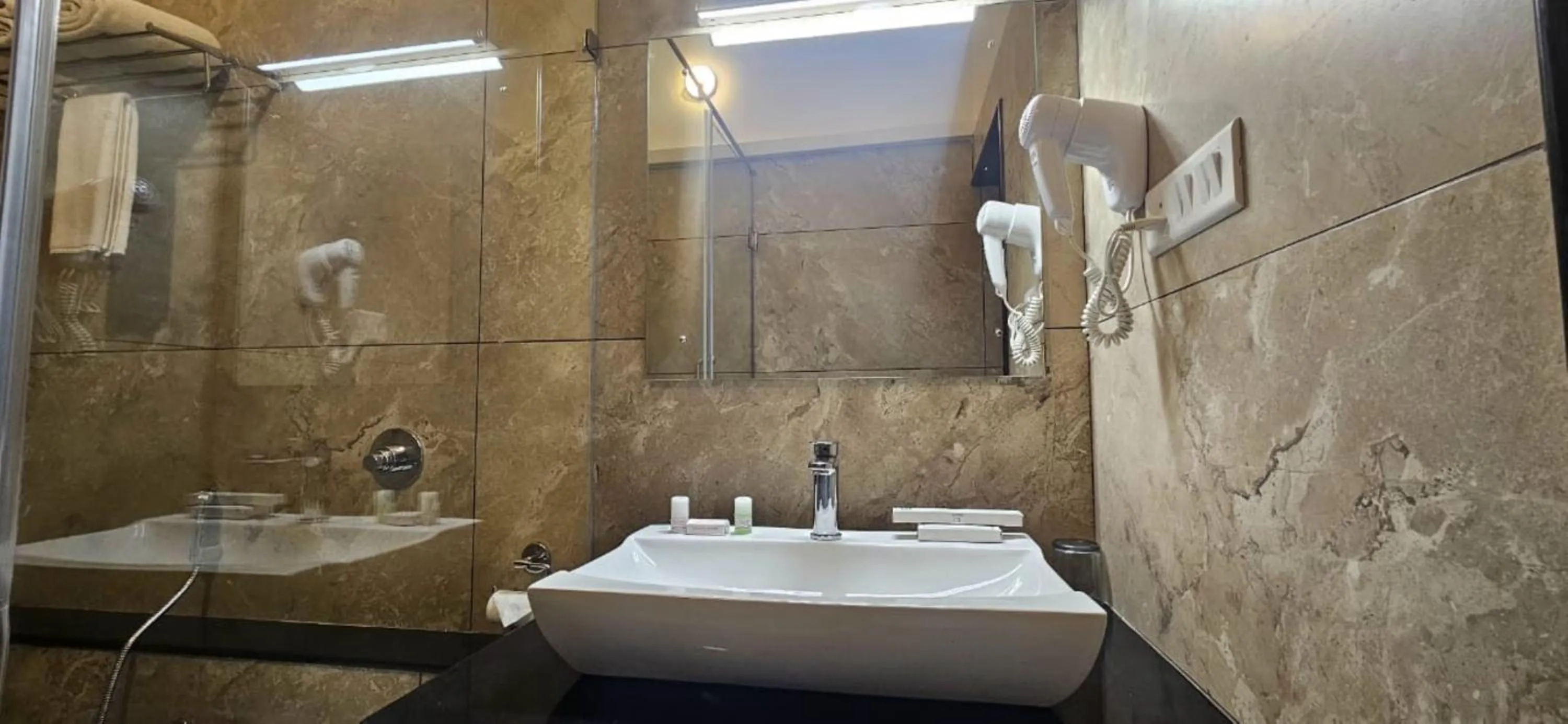 Shower in Cross Roads Inn