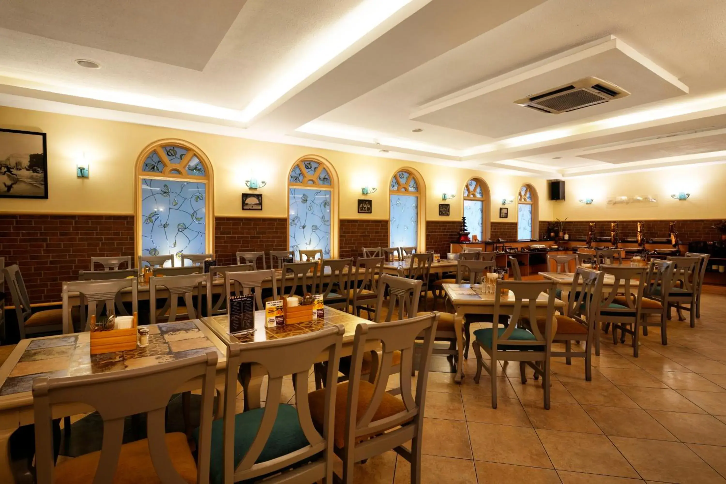 Restaurant/places to eat in Cross Roads Inn Restaurant/places to eat in Cross Roads Inn