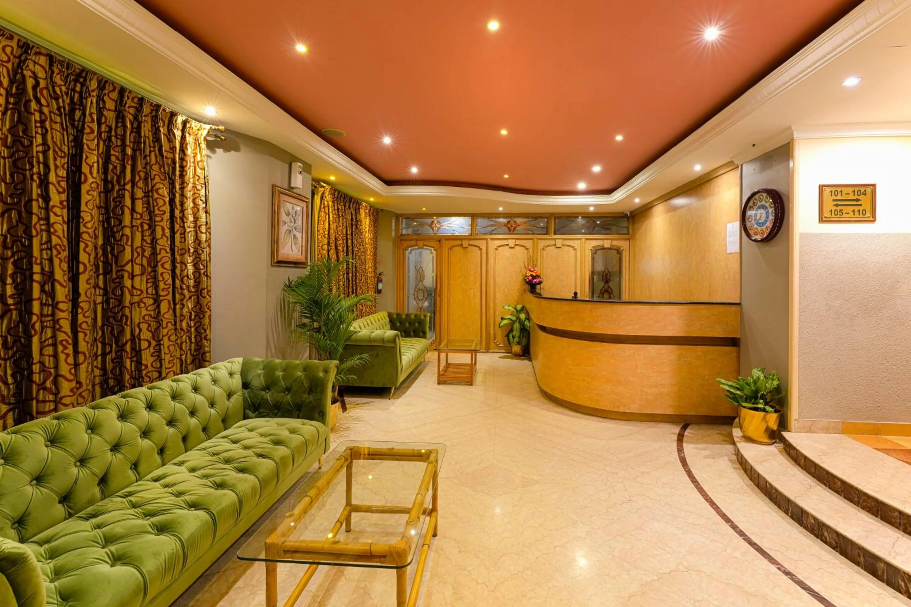 Lobby or reception in Cross Roads Inn