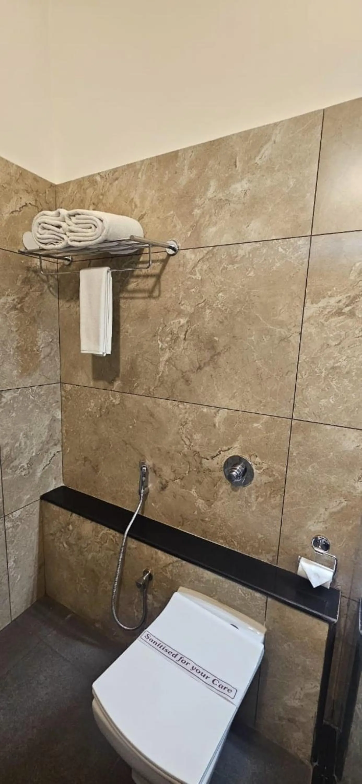 Shower in Cross Roads Inn