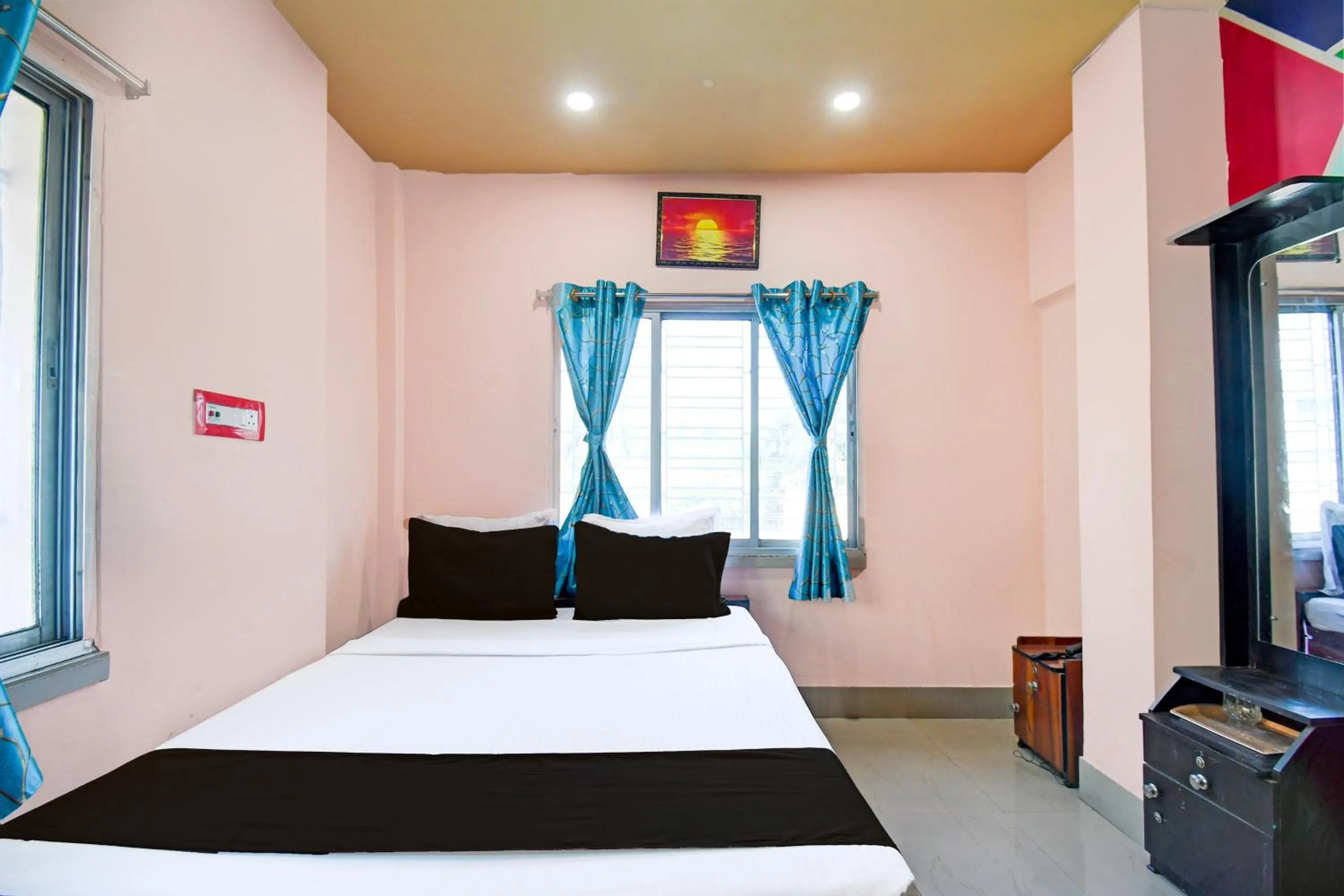 Bedroom, Bed in Hotel O by OYO Elixir