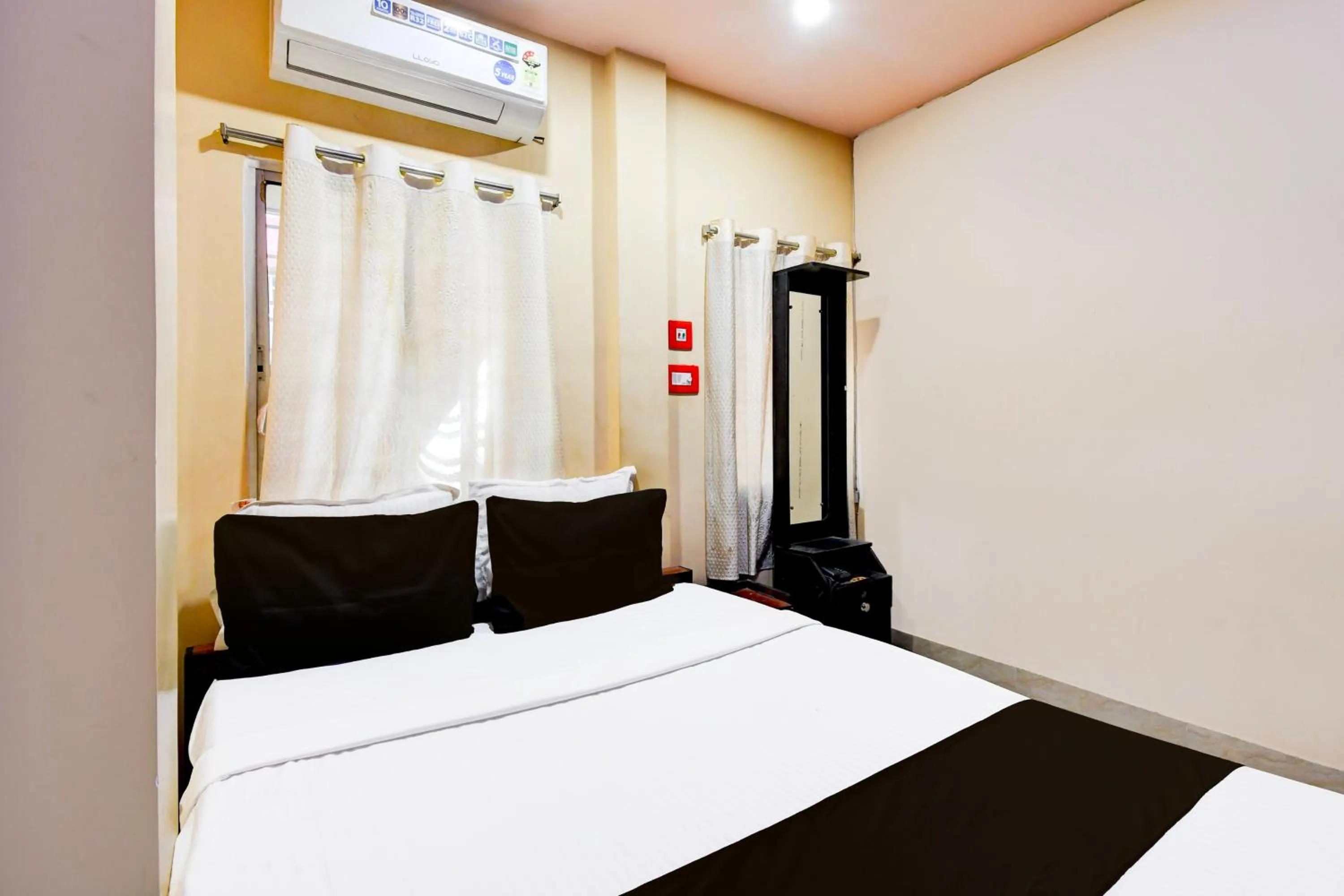 Bedroom, Bed in Hotel O by OYO Elixir