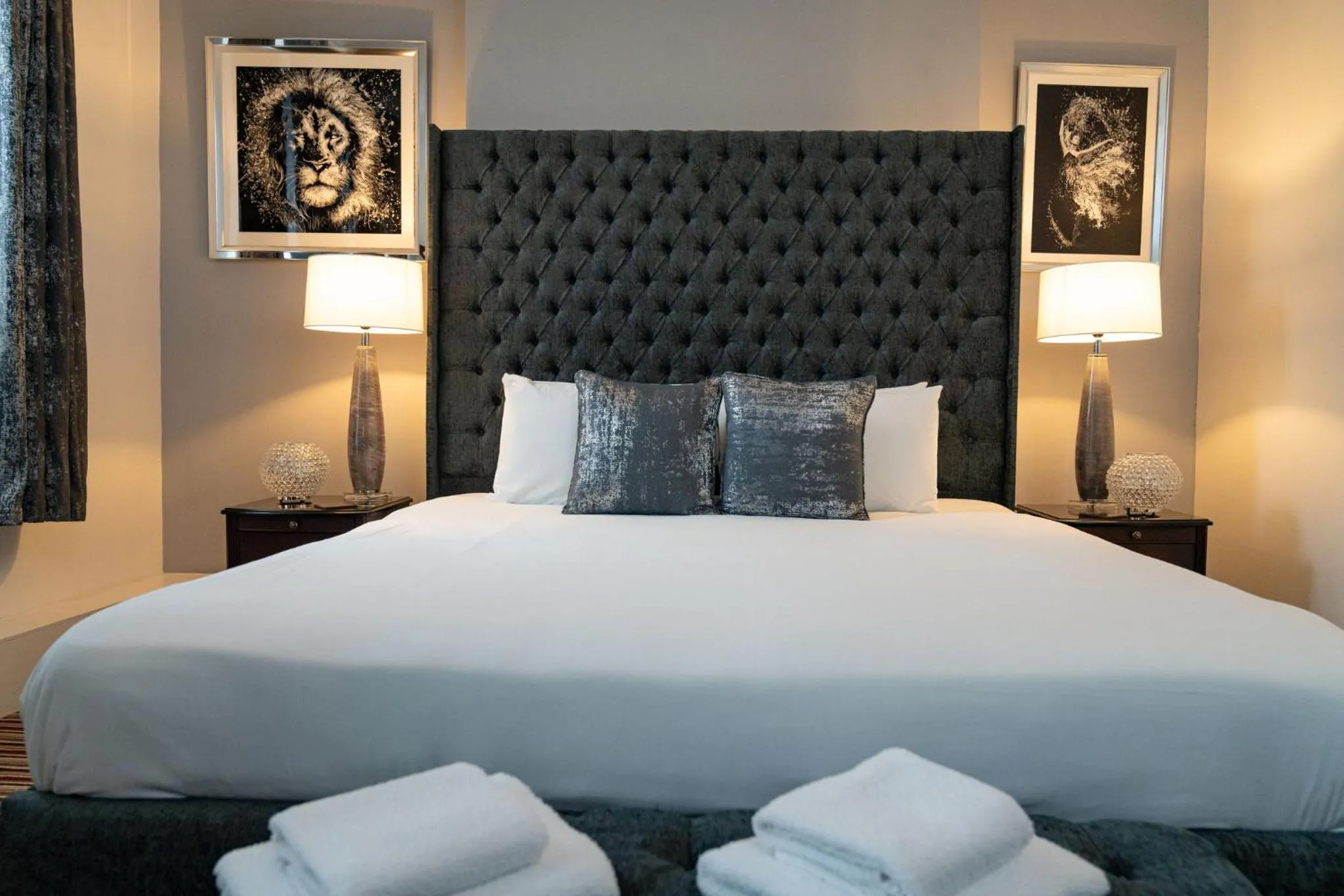 Bed in Boars Head Hotel