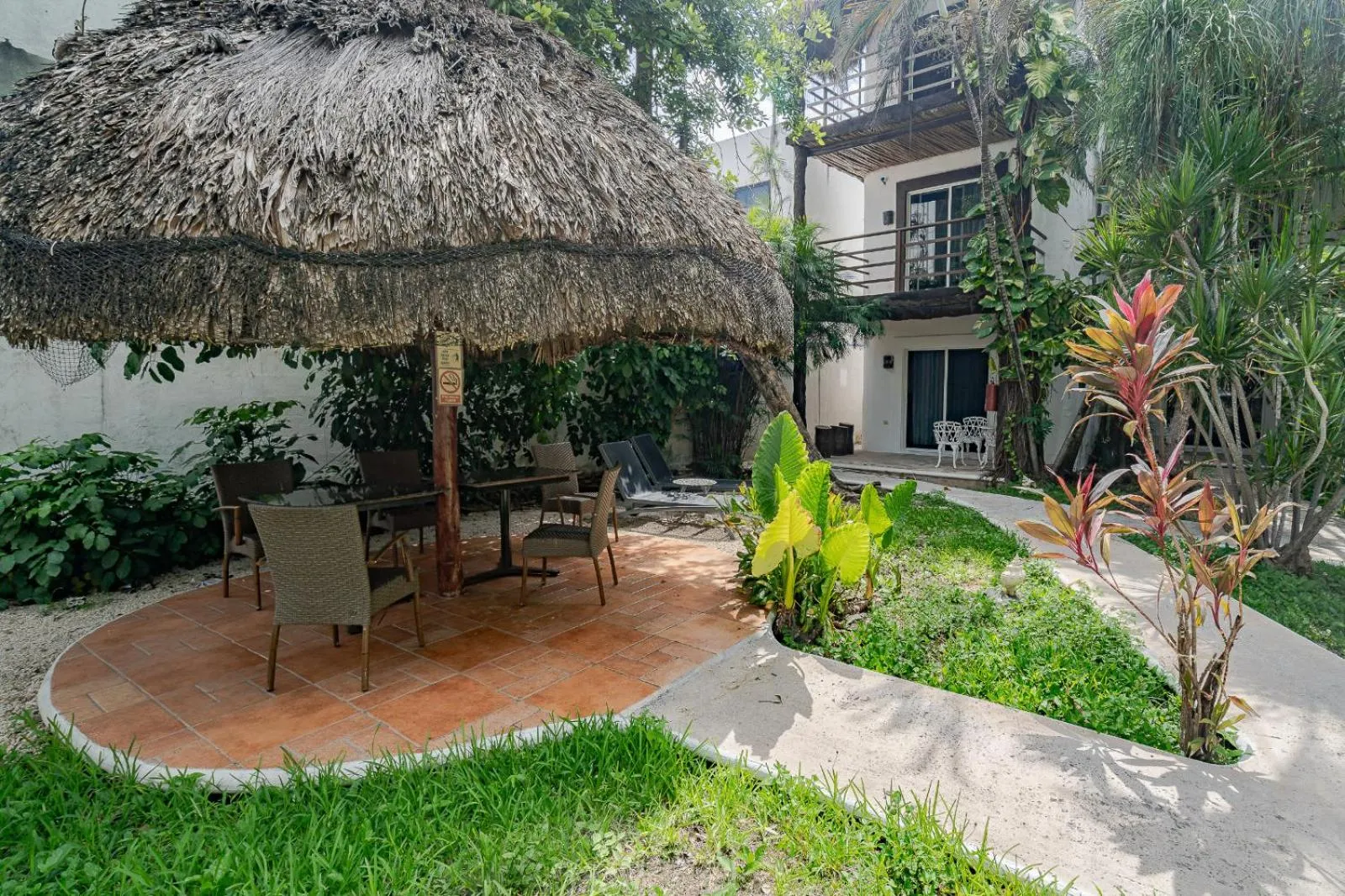 Property building in Mayan Art Hotel 10 avenue