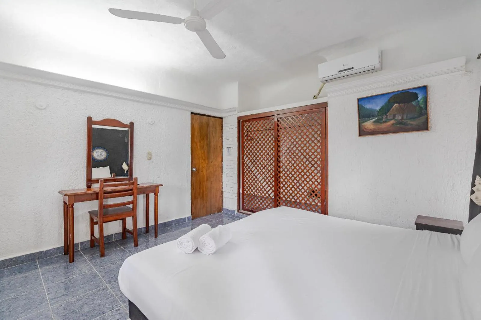 Bed in Mayan Art Hotel 10 avenue