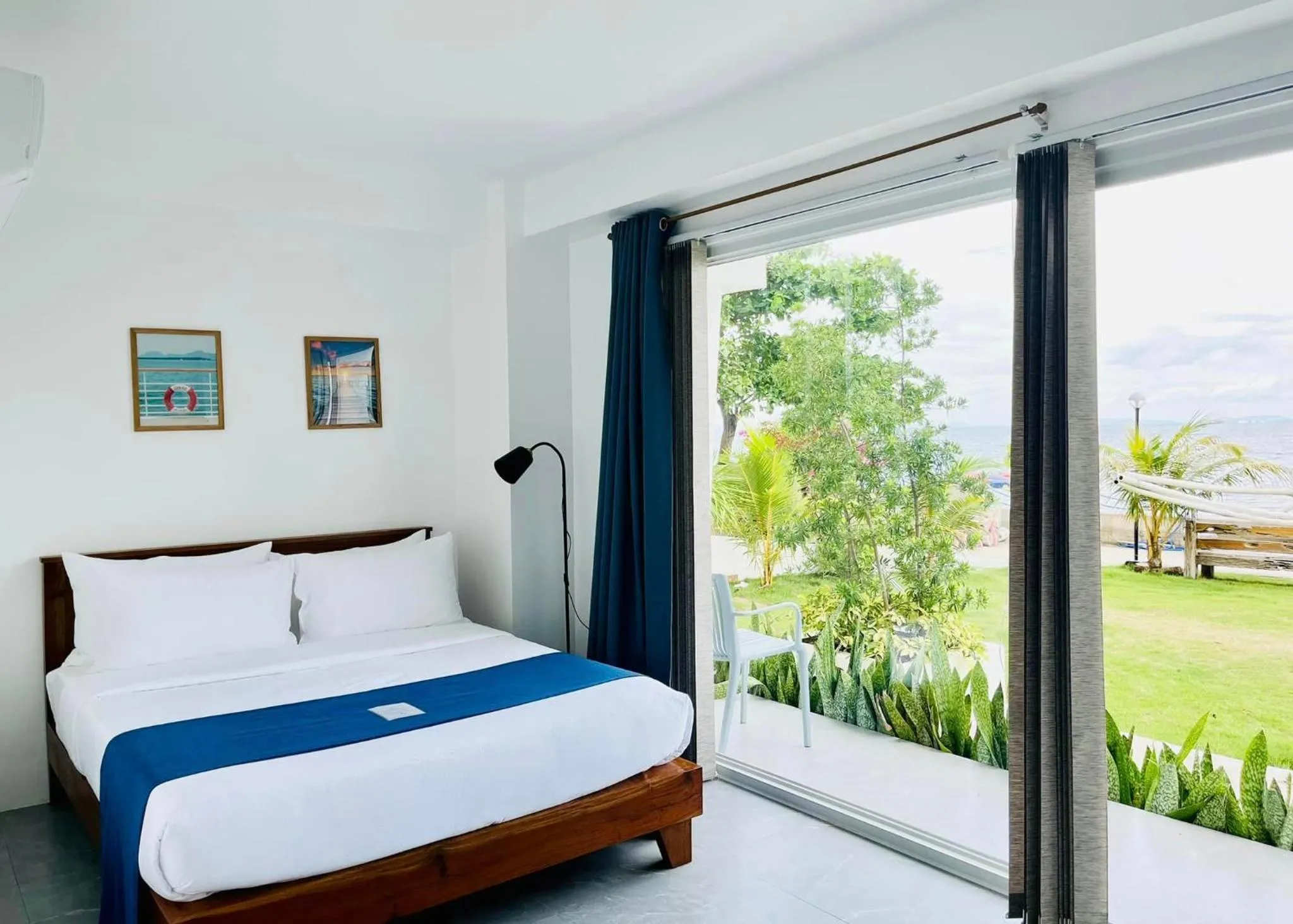 Queen Room with Sea View in Porto Novo Anilao Dive and Leisure Resort