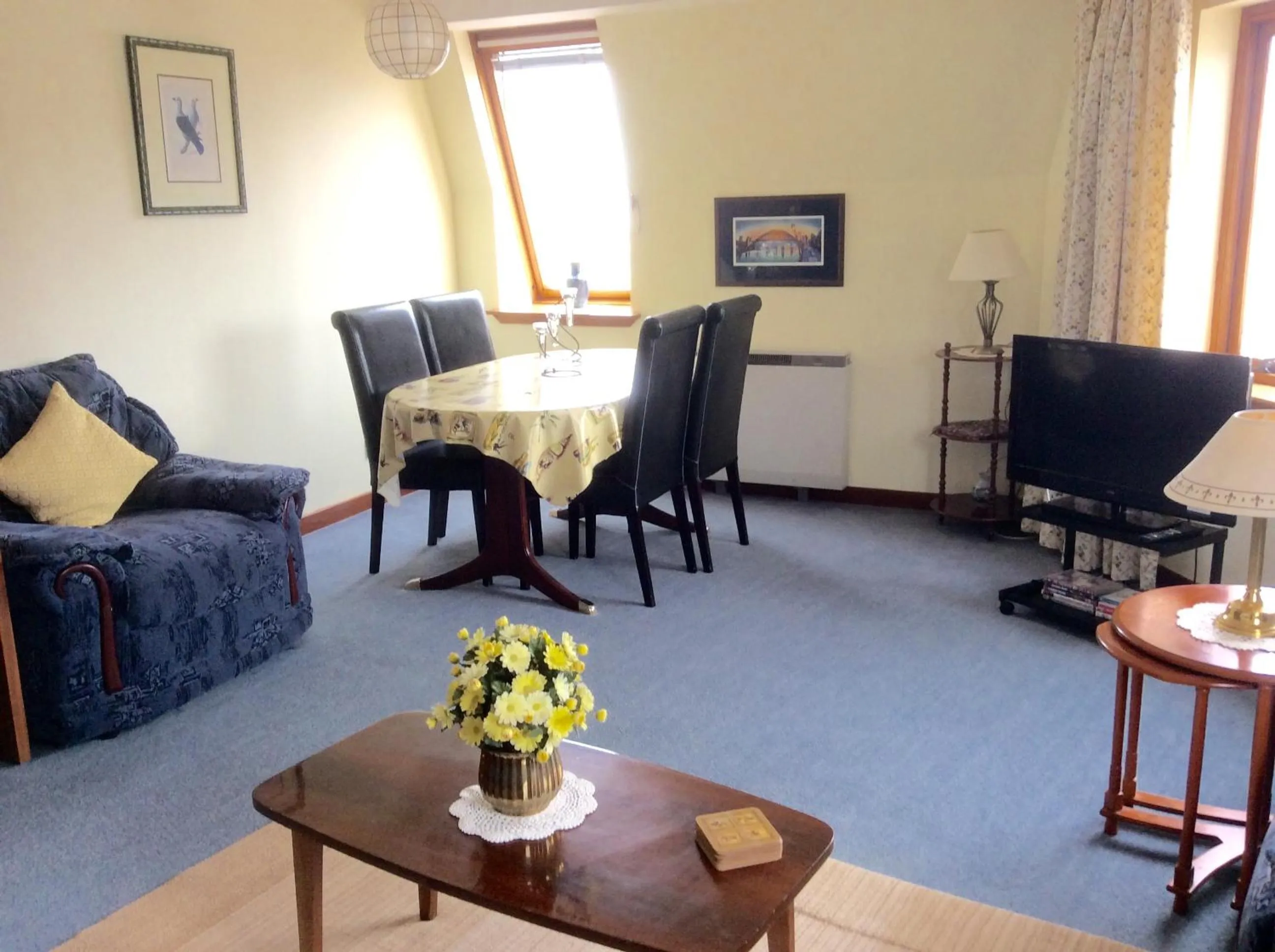 TV and multimedia in Connel Court Apartments