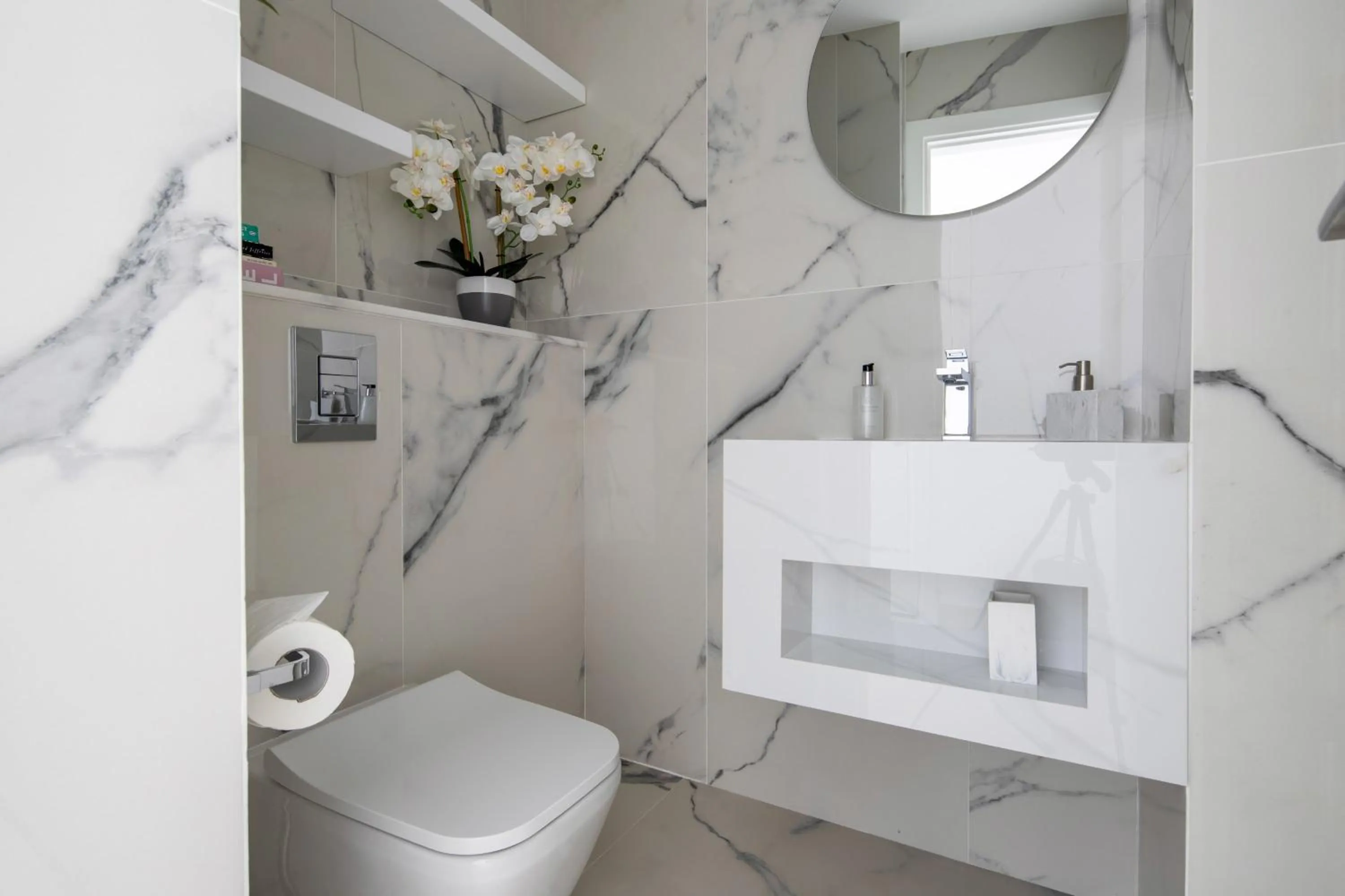 Toilet in Frank Porter - Ocean Heights