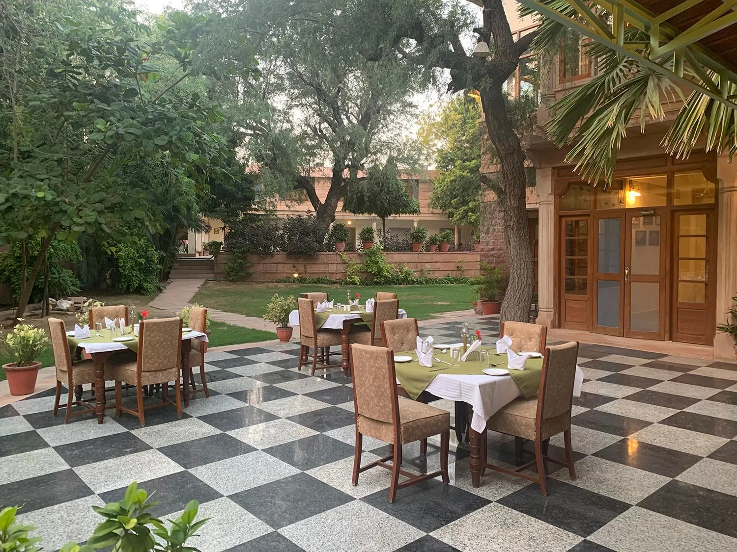 Restaurant/places to eat in Polo Heritage Hotel