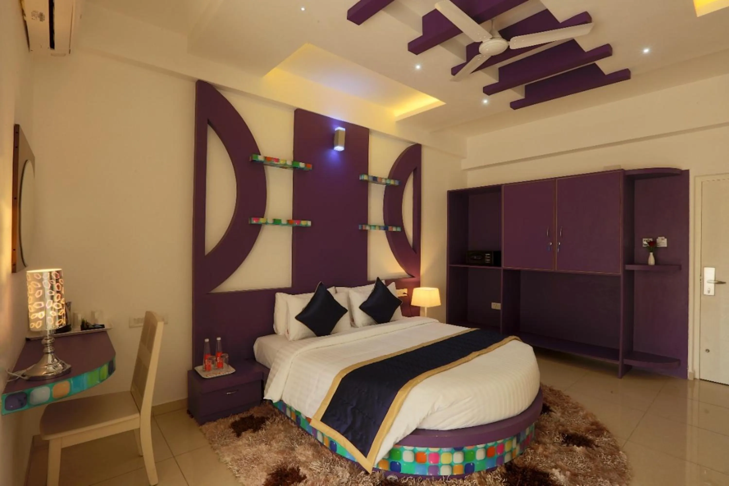 Bedroom, Bed in Premier Suites Business Hotel