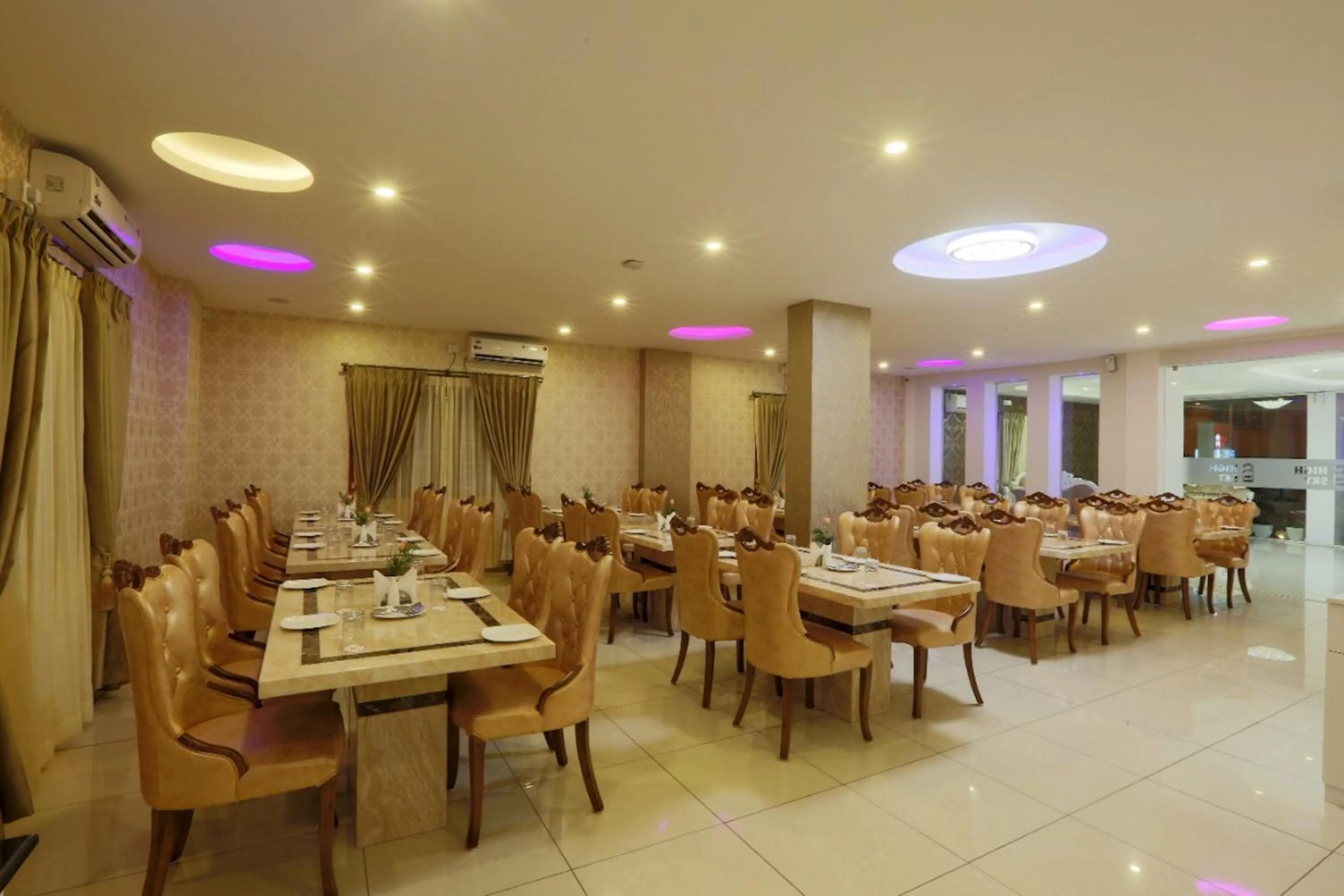 Restaurant/places to eat in Premier Suites Business Hotel