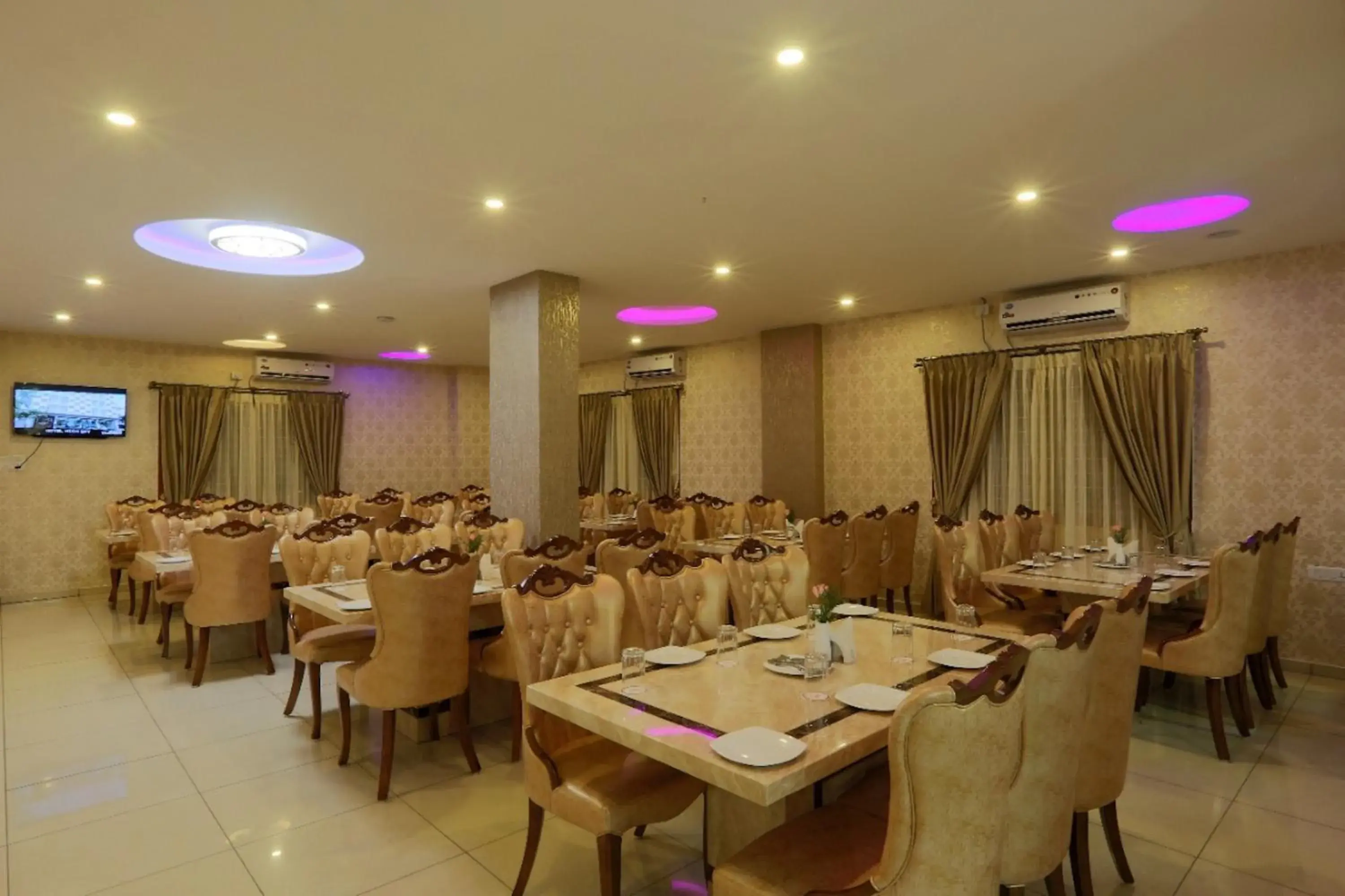 Restaurant/places to eat in Premier Suites Business Hotel Restaurant/places to eat in Premier Suites Business Hotel