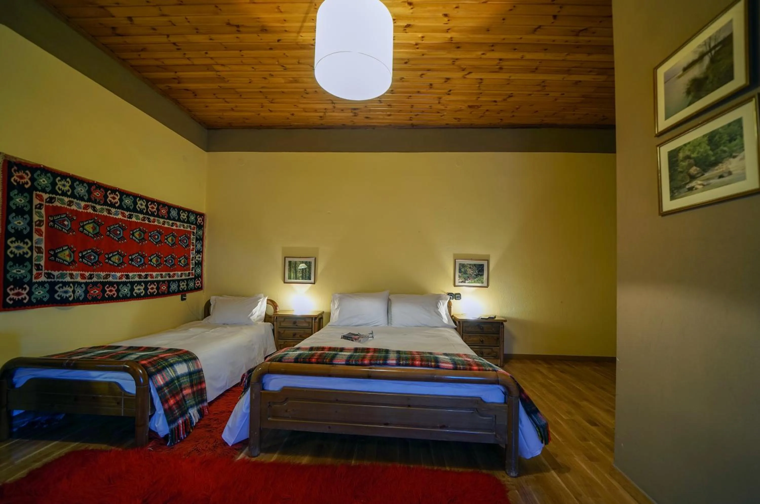 Bed in To Balkoni tis Agorianis