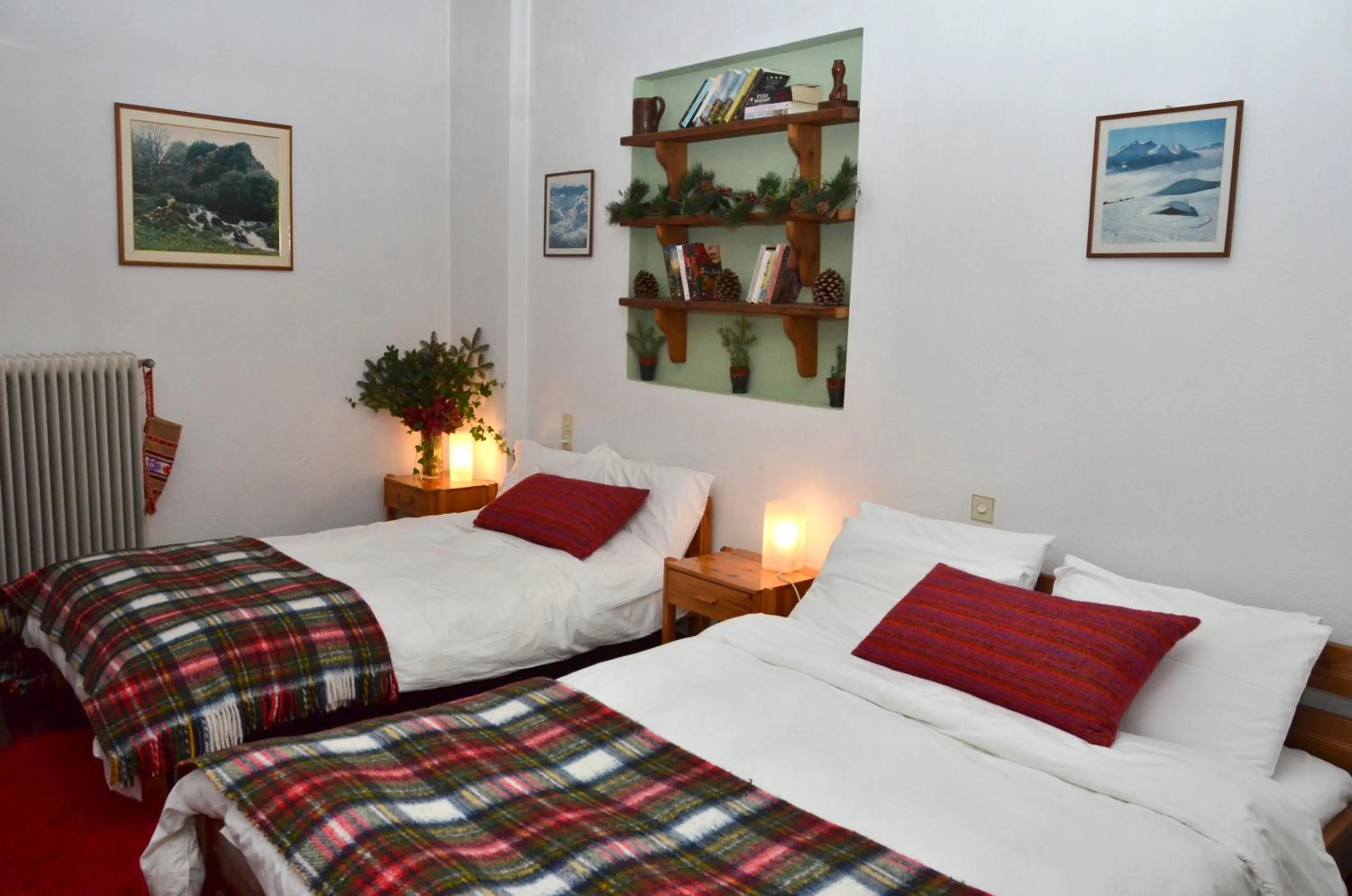 Photo of the whole room, Bed in To Balkoni tis Agorianis