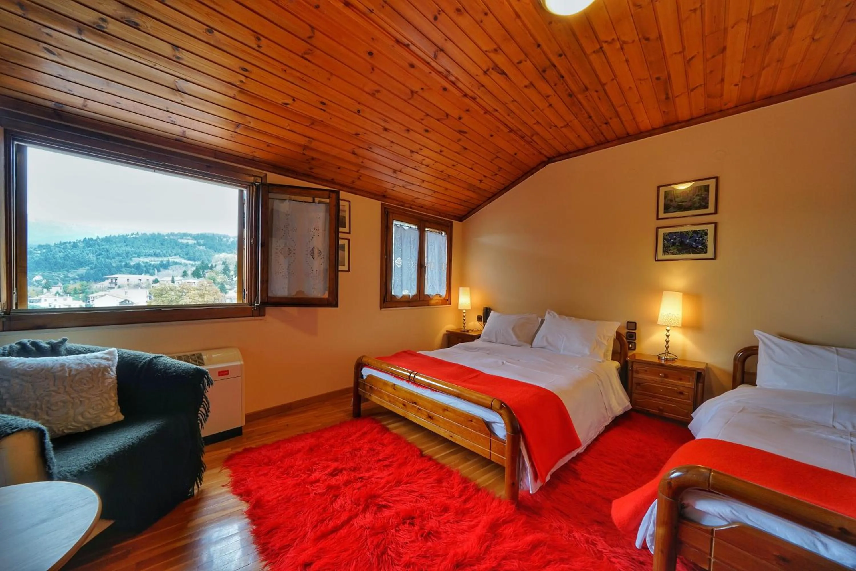 Bed in To Balkoni tis Agorianis