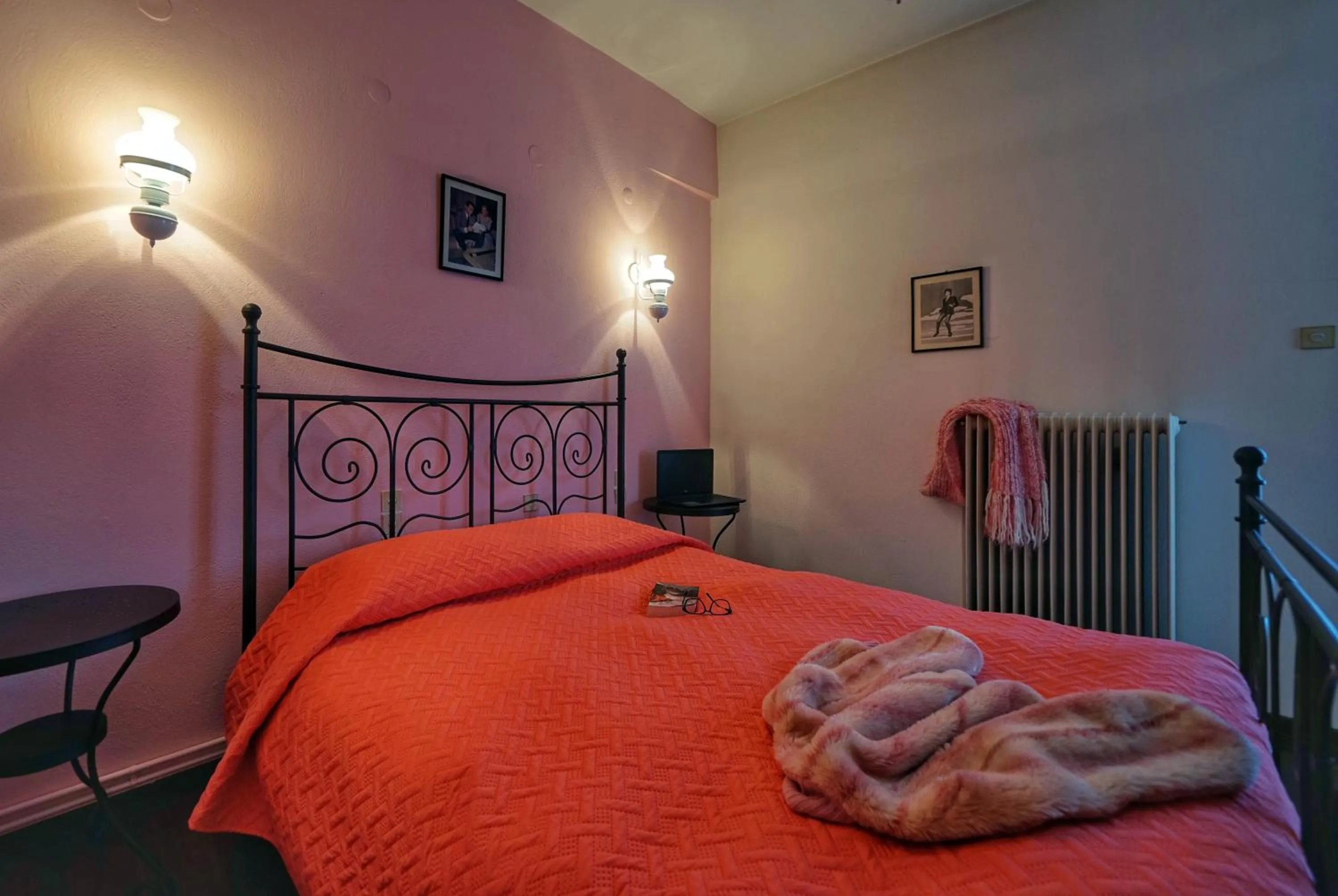 Bed in To Balkoni tis Agorianis