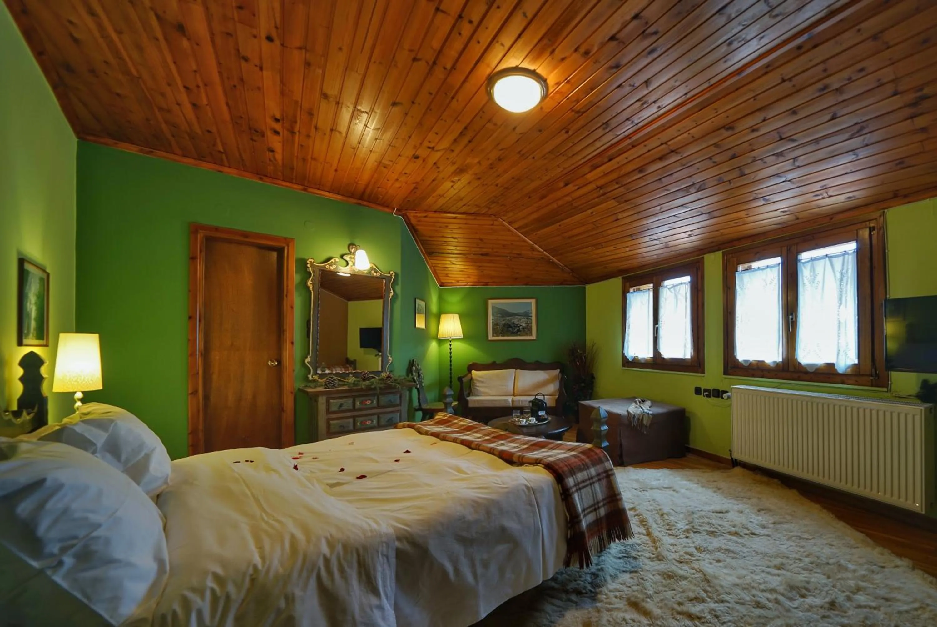 Bed in To Balkoni tis Agorianis