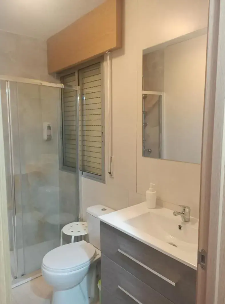 Standard Single Room with Shared Bathroom - single occupancy in Pilgrim Rooms Standard Single Room with Shared Bathroom - single occupancy in Pilgrim Rooms