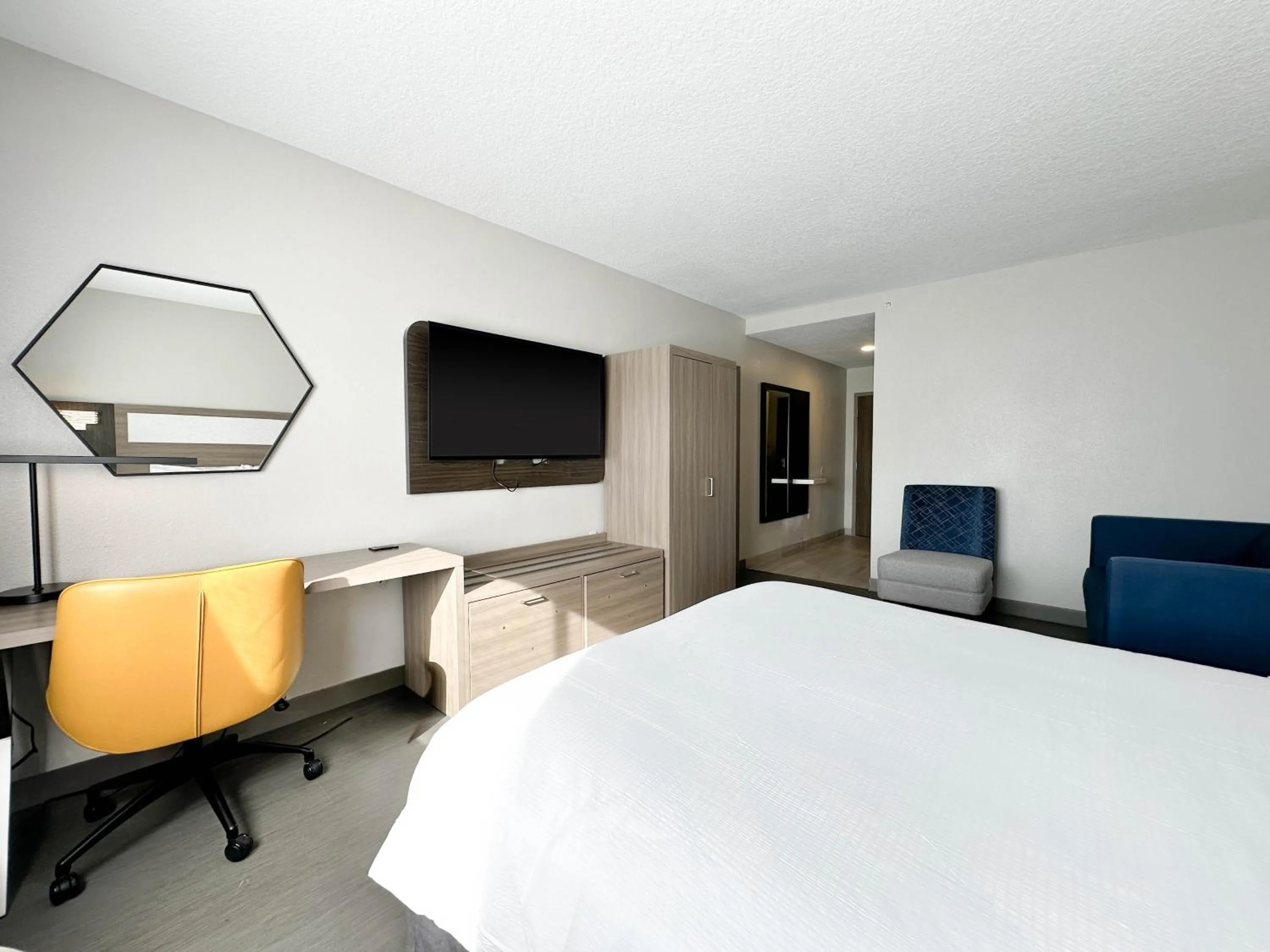 Bed in Holiday Inn Express & Suites Clermont SE - West Orlando by IHG
