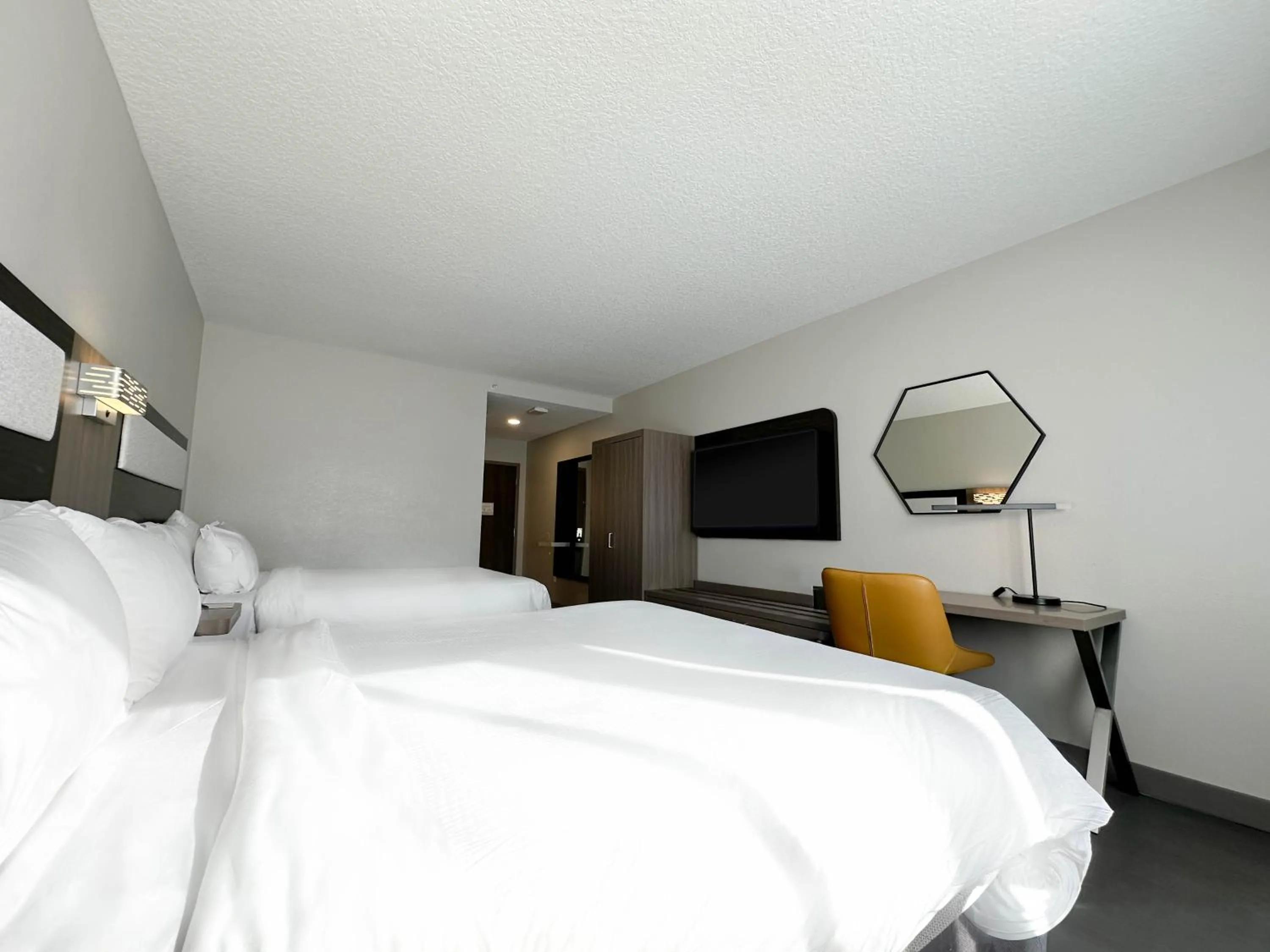 Bed in Holiday Inn Express & Suites Clermont SE - West Orlando by IHG