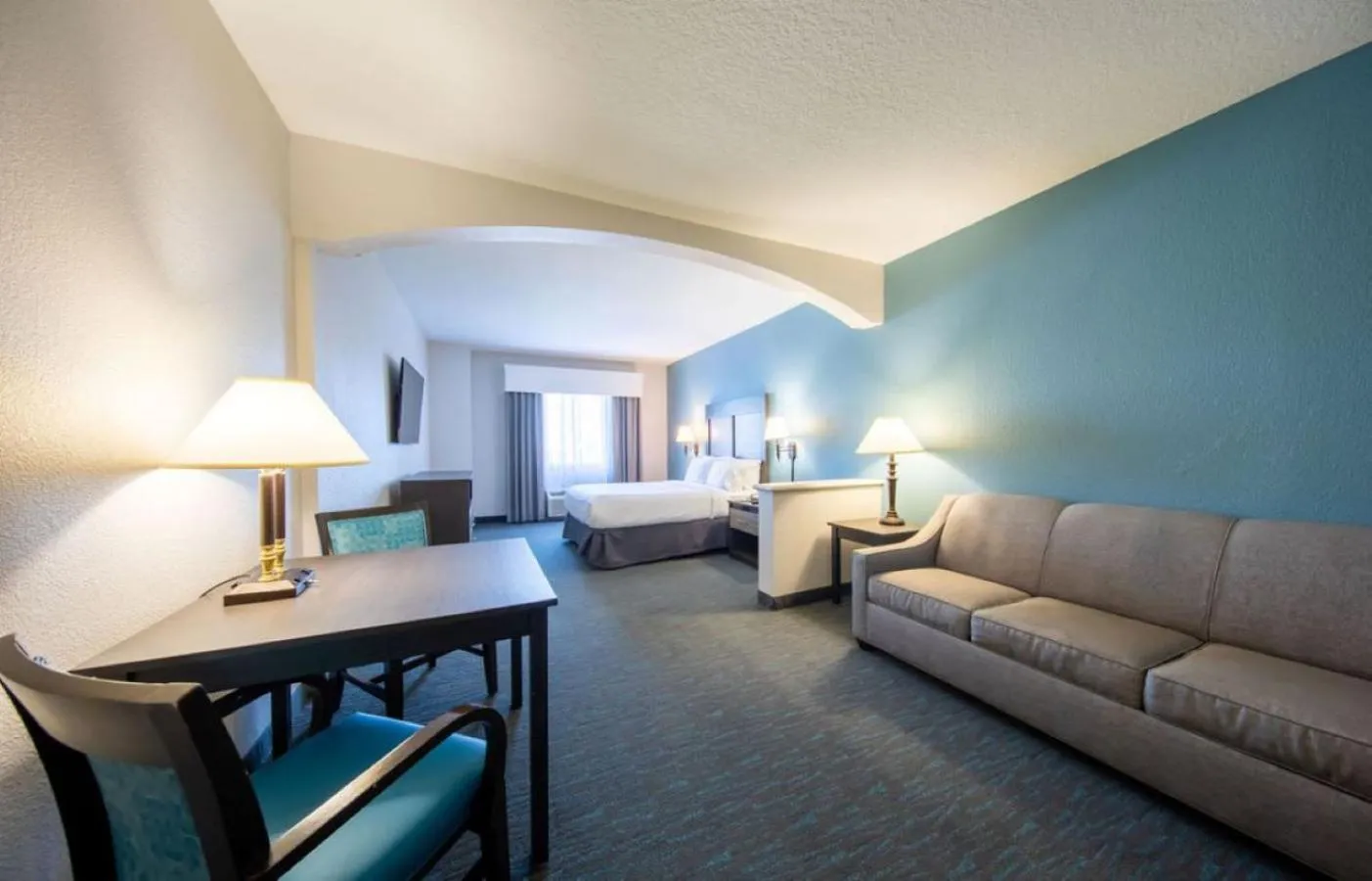 Living room in Holiday Inn Express & Suites Clermont SE - West Orlando by IHG