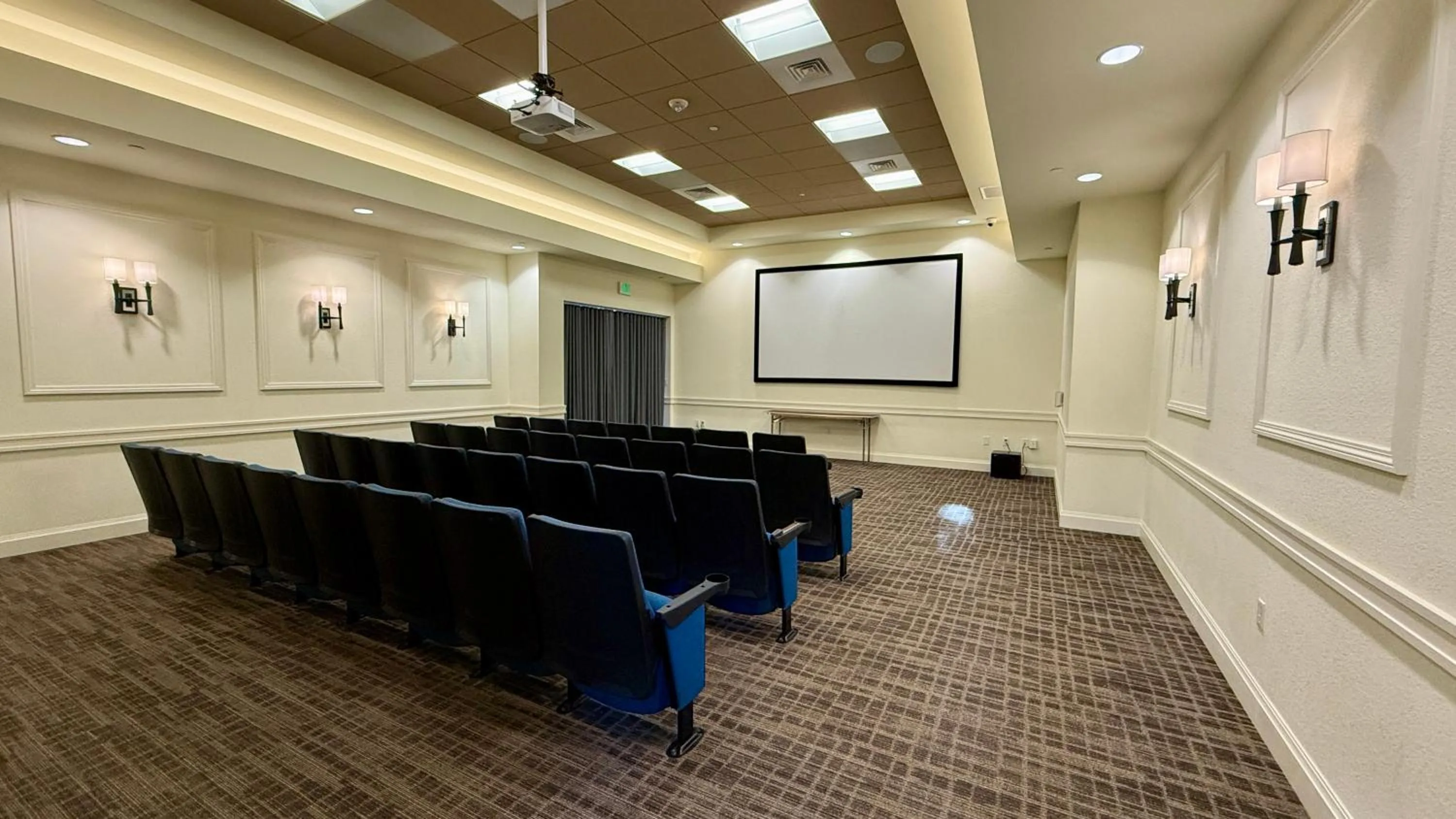 TV and multimedia in Holiday Inn Express & Suites Clermont SE - West Orlando by IHG