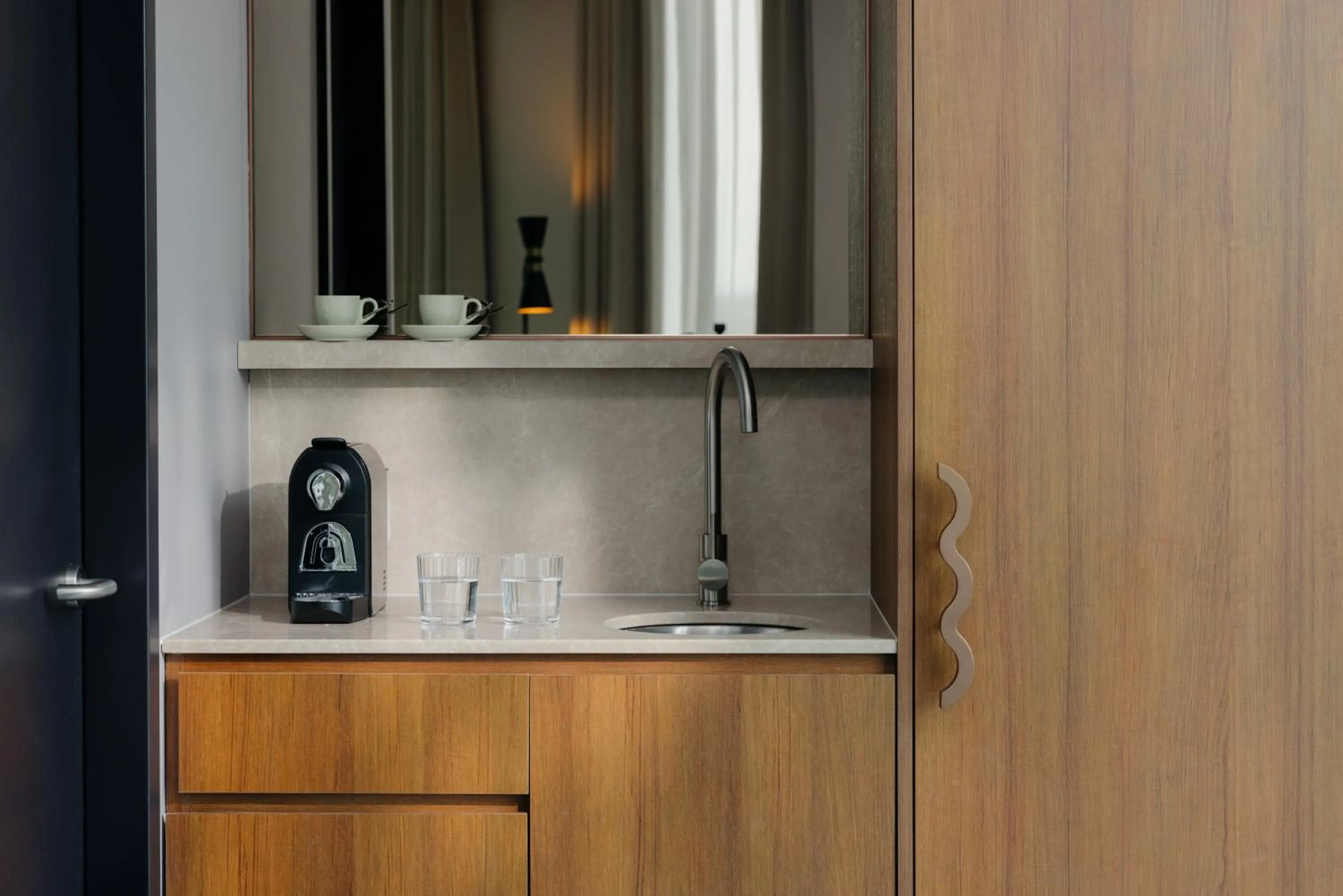 Coffee/tea facilities in Crowne Plaza Adelaide Mawson Lakes by IHG