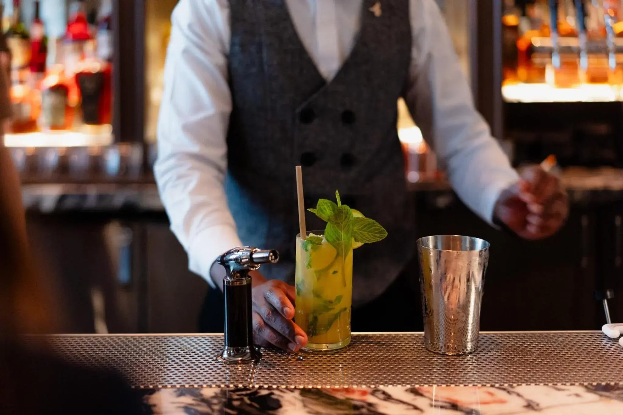 Lounge or bar in Kimpton Santo San Antonio - Riverwalk by IHG Lounge or bar in Kimpton Santo San Antonio - Riverwalk by IHG