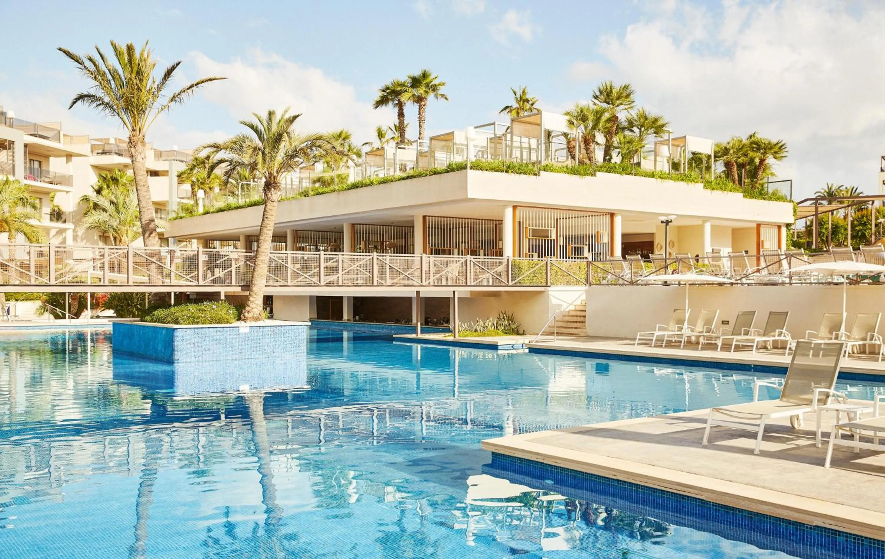 Swimming pool in Zafiro Palace Alcudia