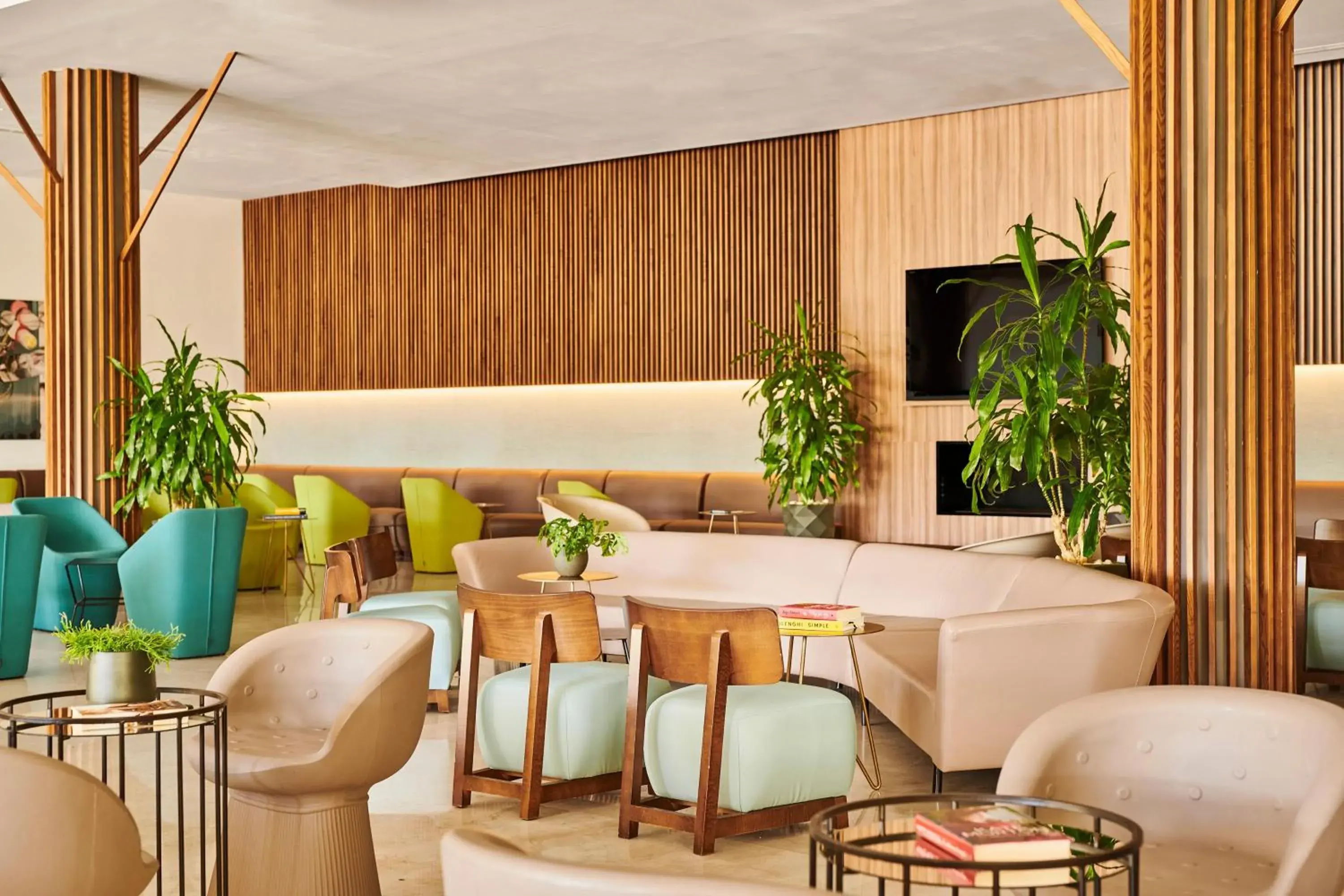 Lounge or bar in Zafiro Palace Alcudia Lounge or bar in Zafiro Palace Alcudia