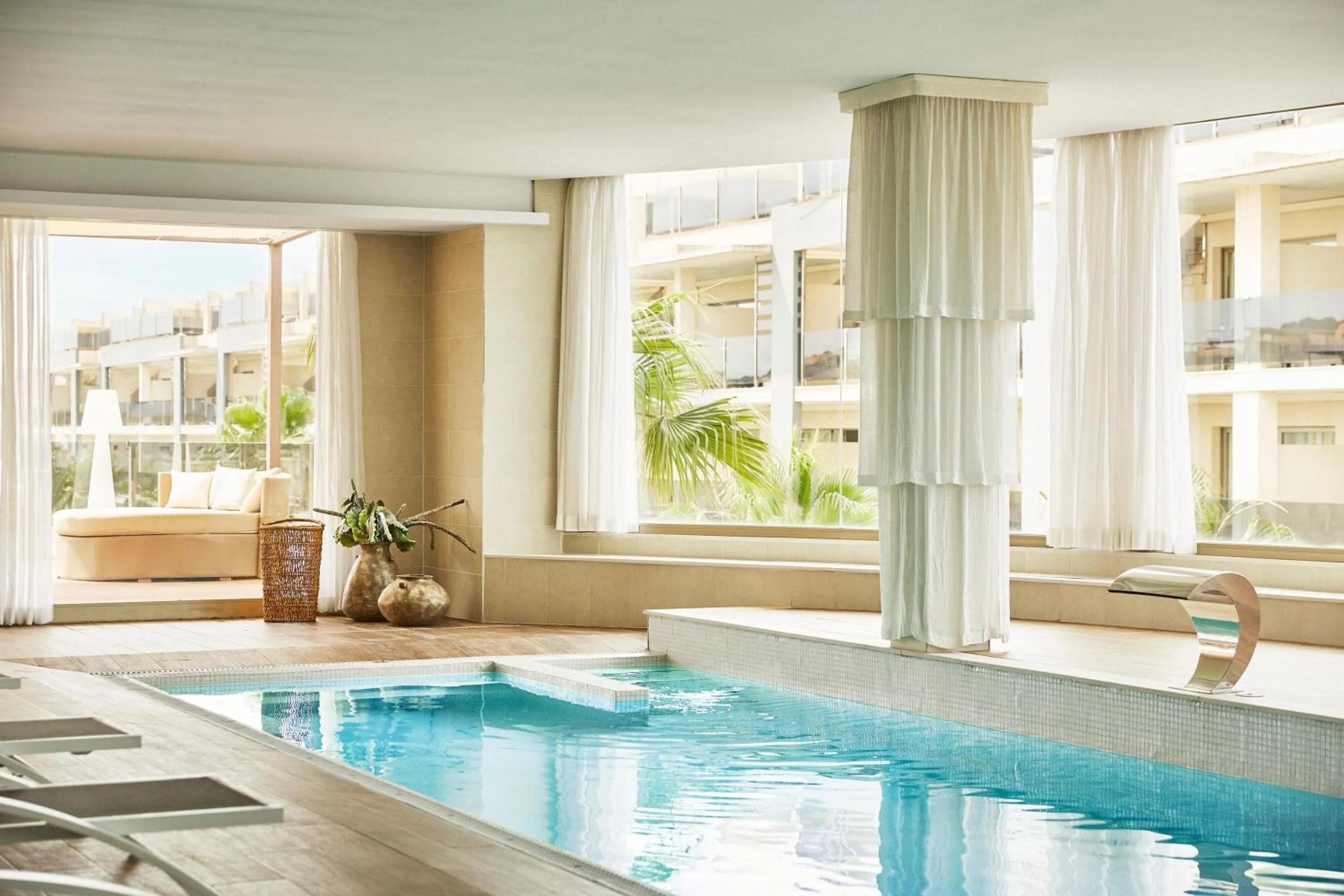 Swimming pool in Zafiro Palace Alcudia