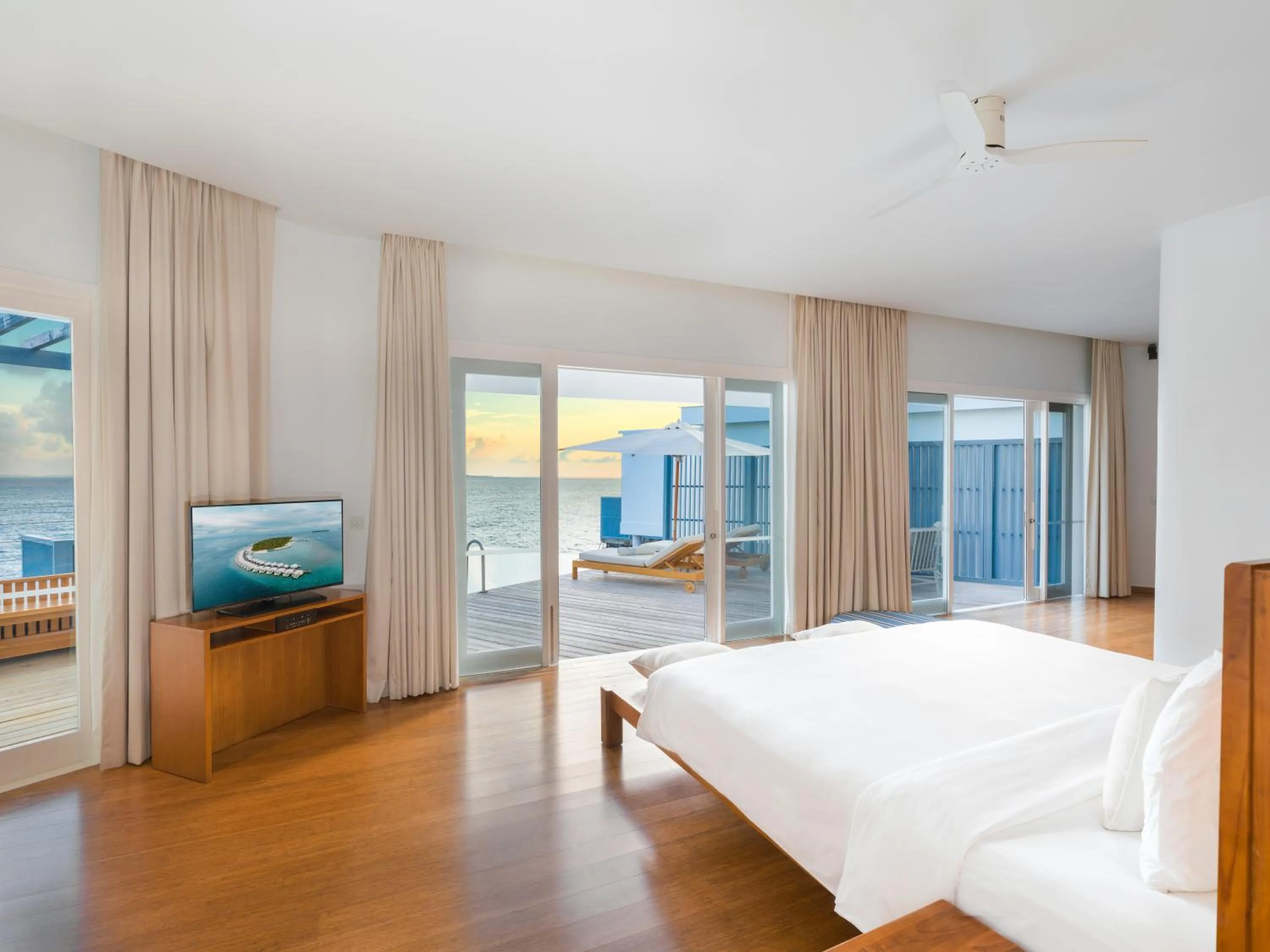 TV and multimedia, Bed in Amilla Maldives