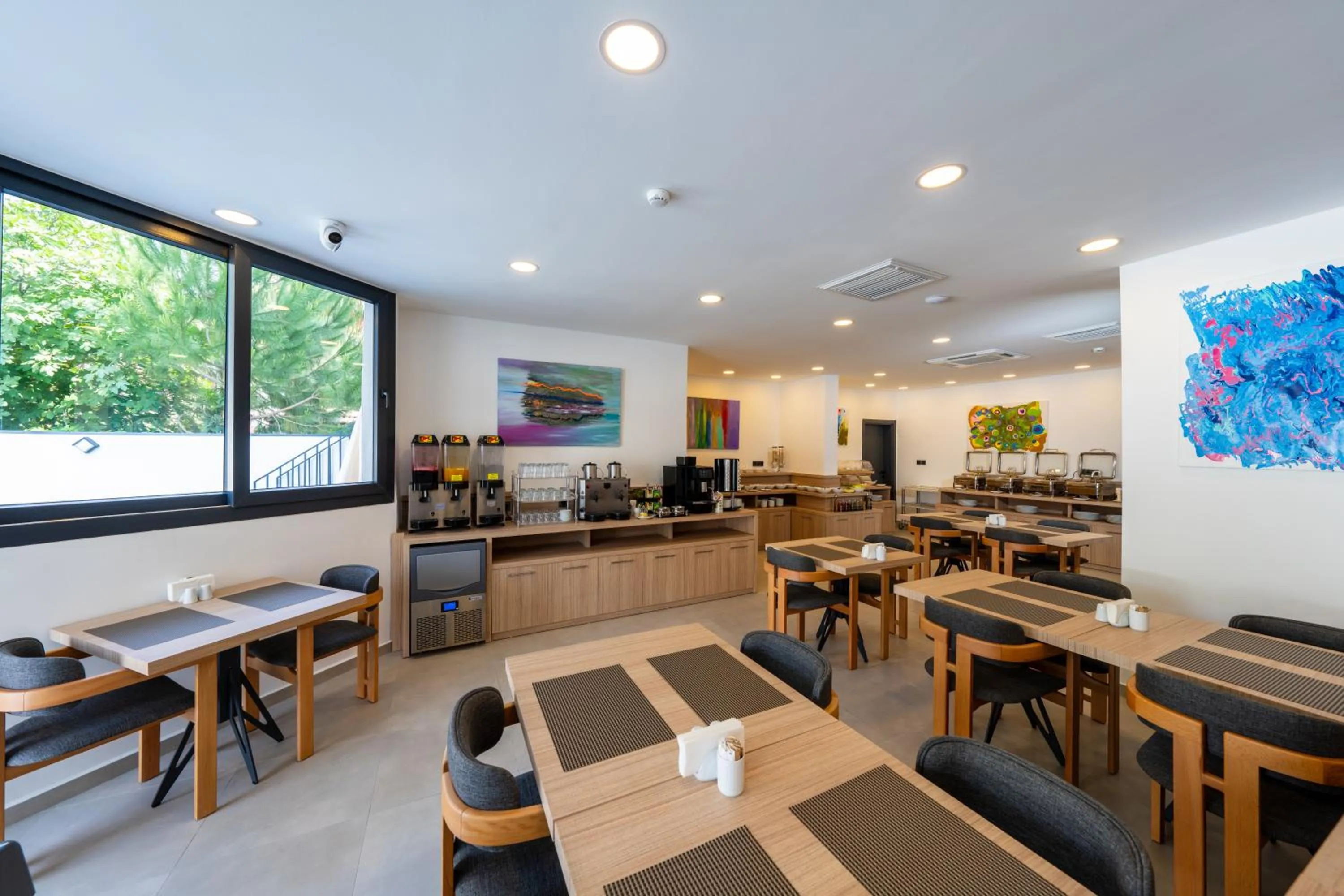 Restaurant/places to eat in Skykhan Otel