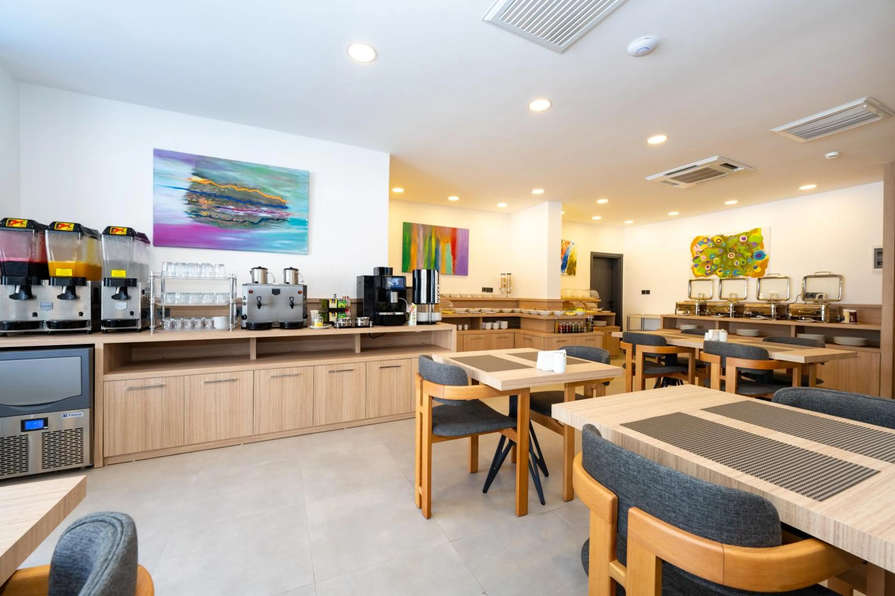 Restaurant/places to eat in Skykhan Otel