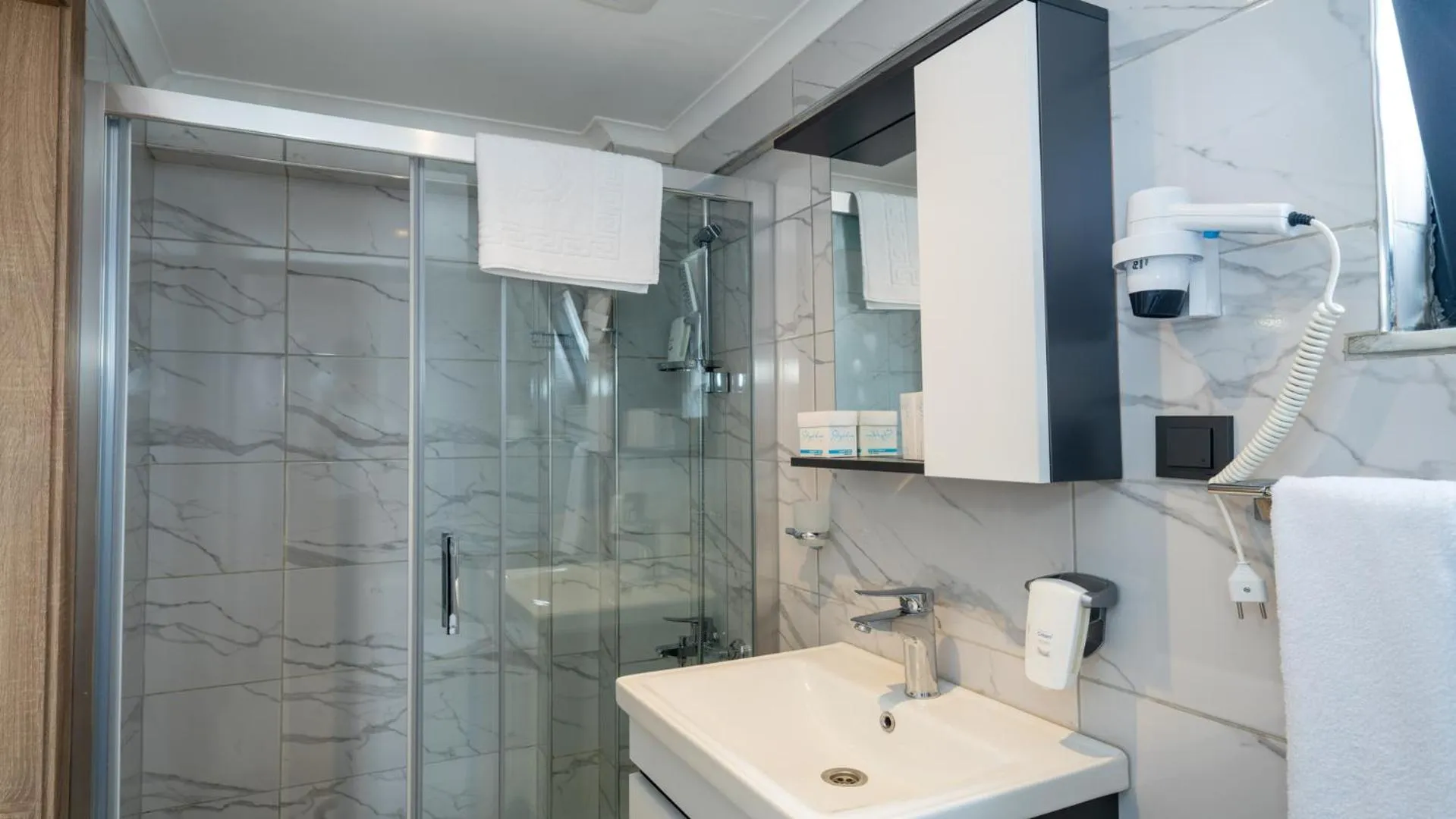 Toilet in Skykhan Otel