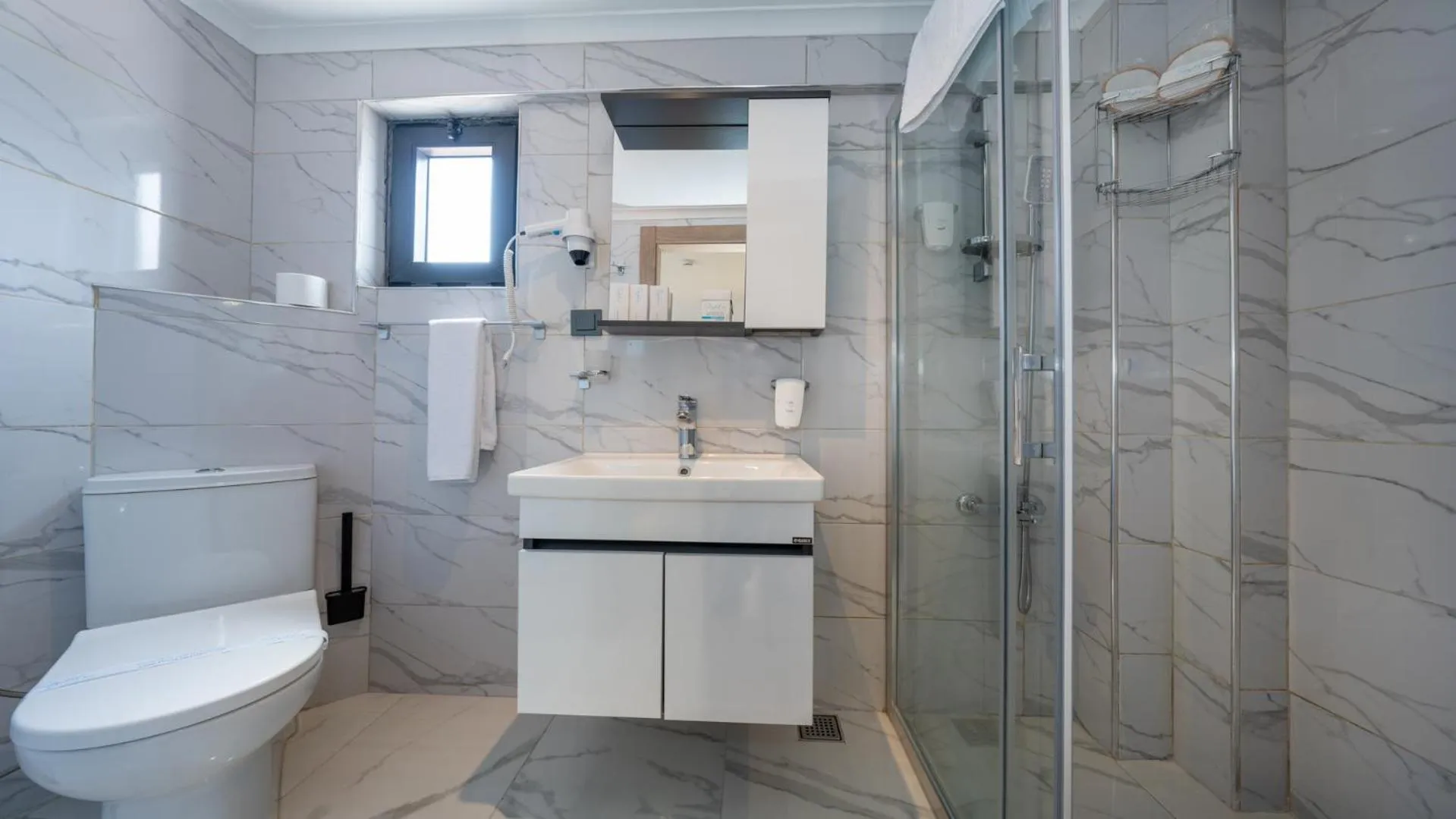 Bathroom in Skykhan Otel