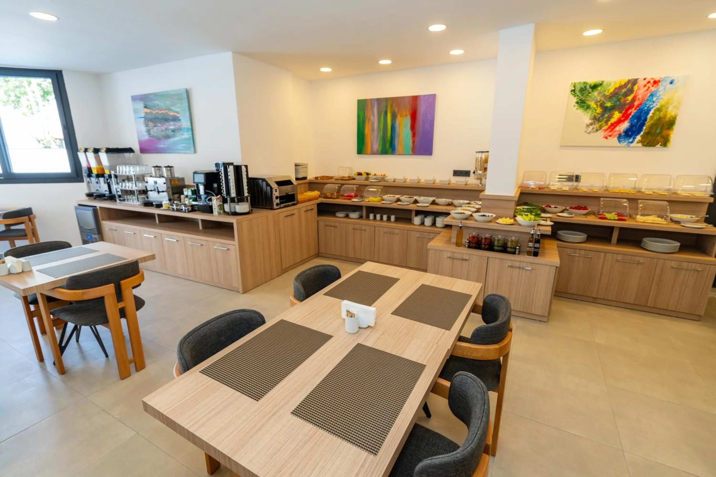 Restaurant/places to eat in Skykhan Otel