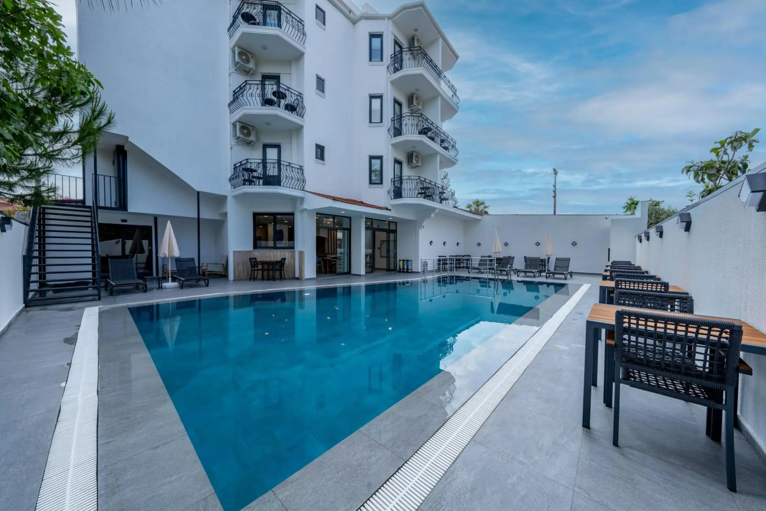 Swimming pool in Skykhan Otel Swimming pool in Skykhan Otel