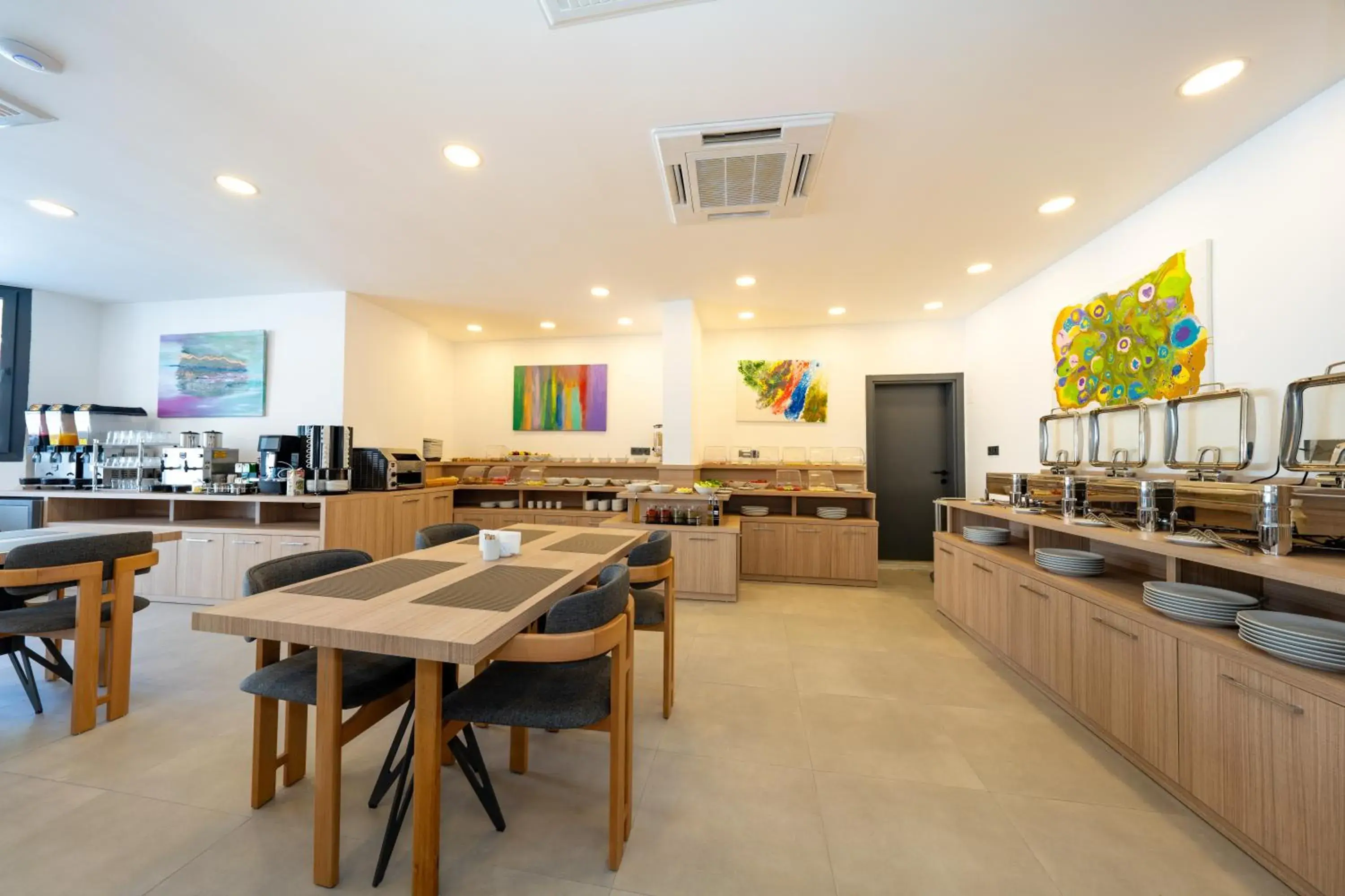 Restaurant/places to eat in Skykhan Otel Restaurant/places to eat in Skykhan Otel