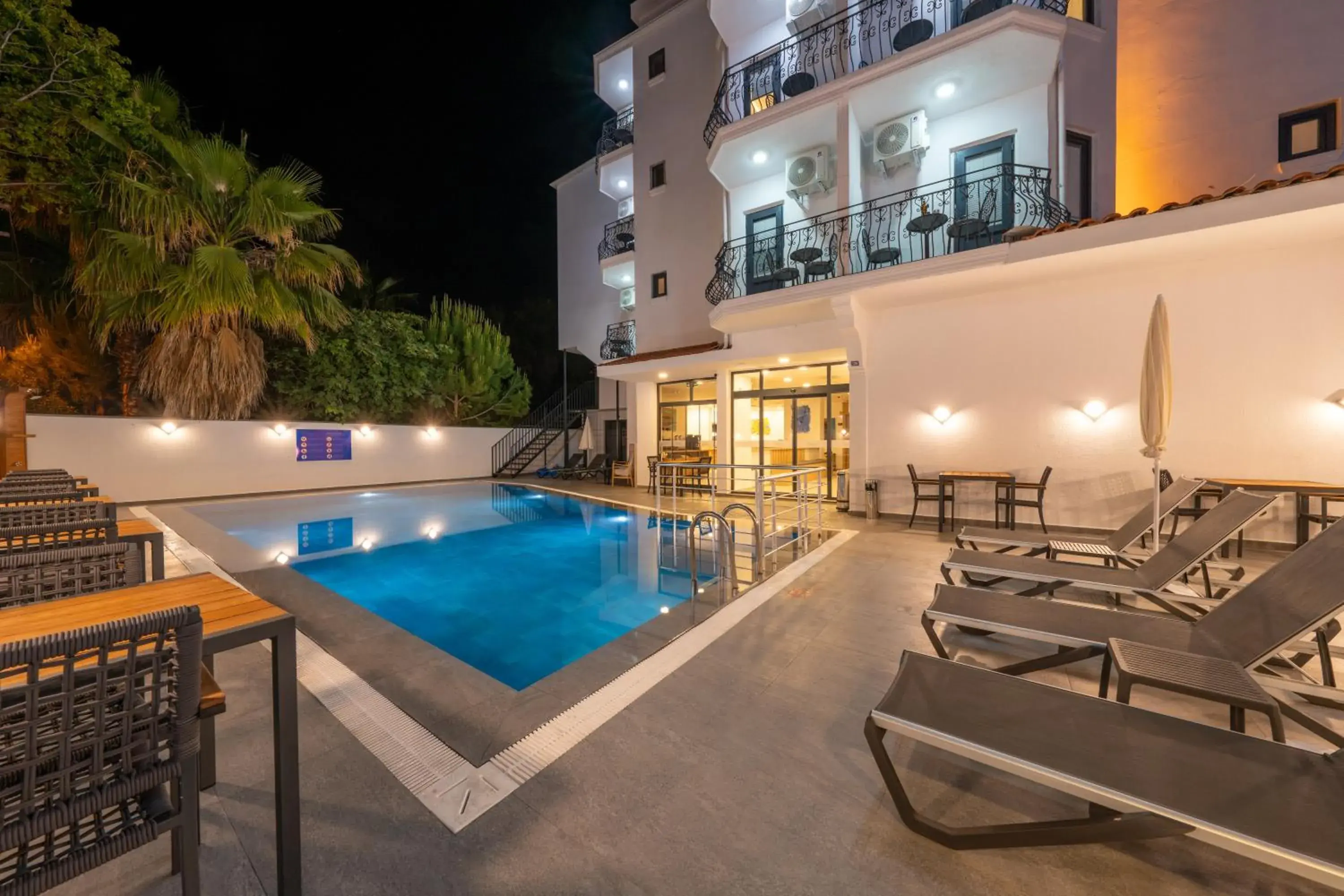 Swimming pool in Skykhan Otel Swimming pool in Skykhan Otel