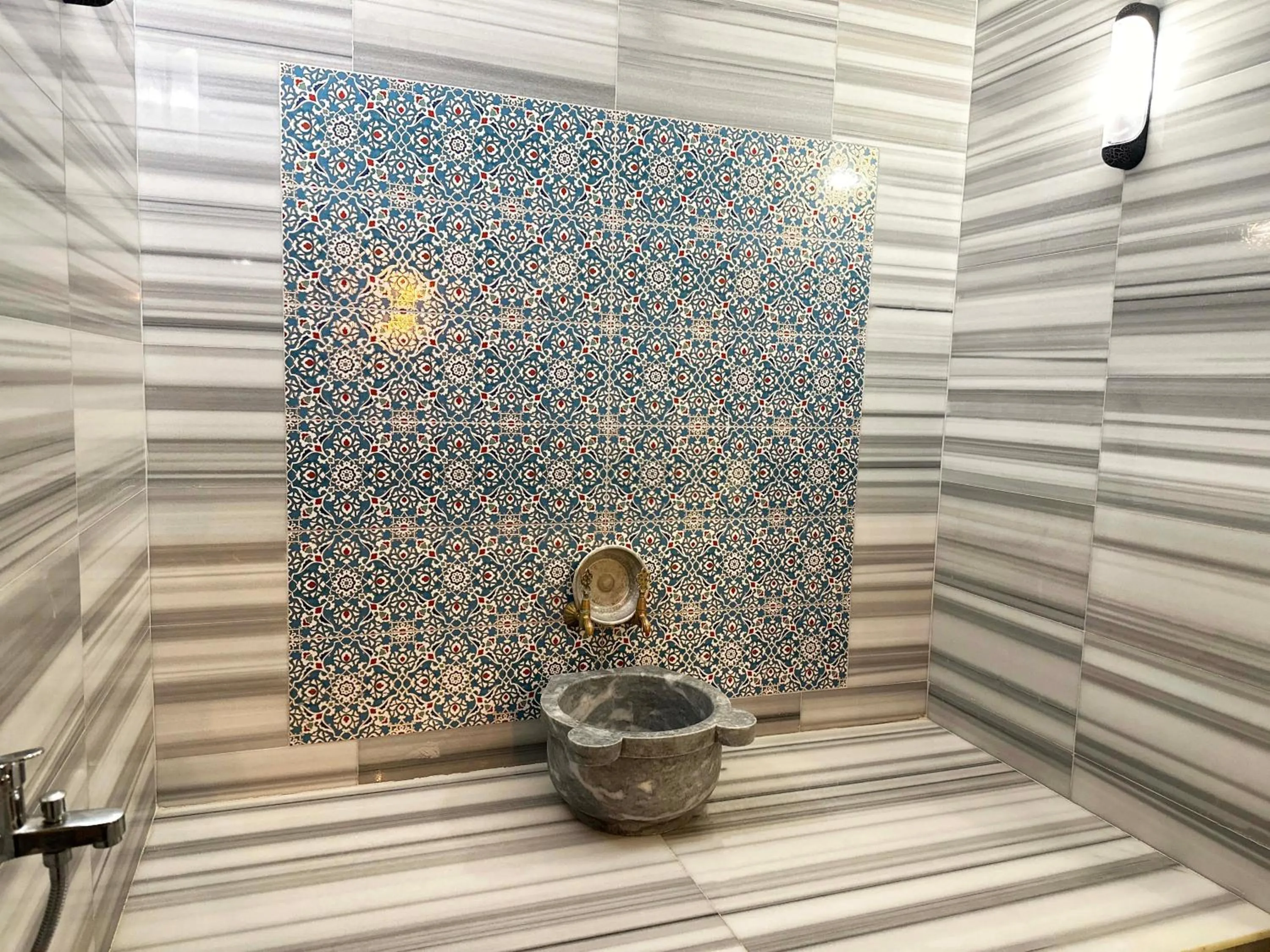 Shower in 216 North Hotel