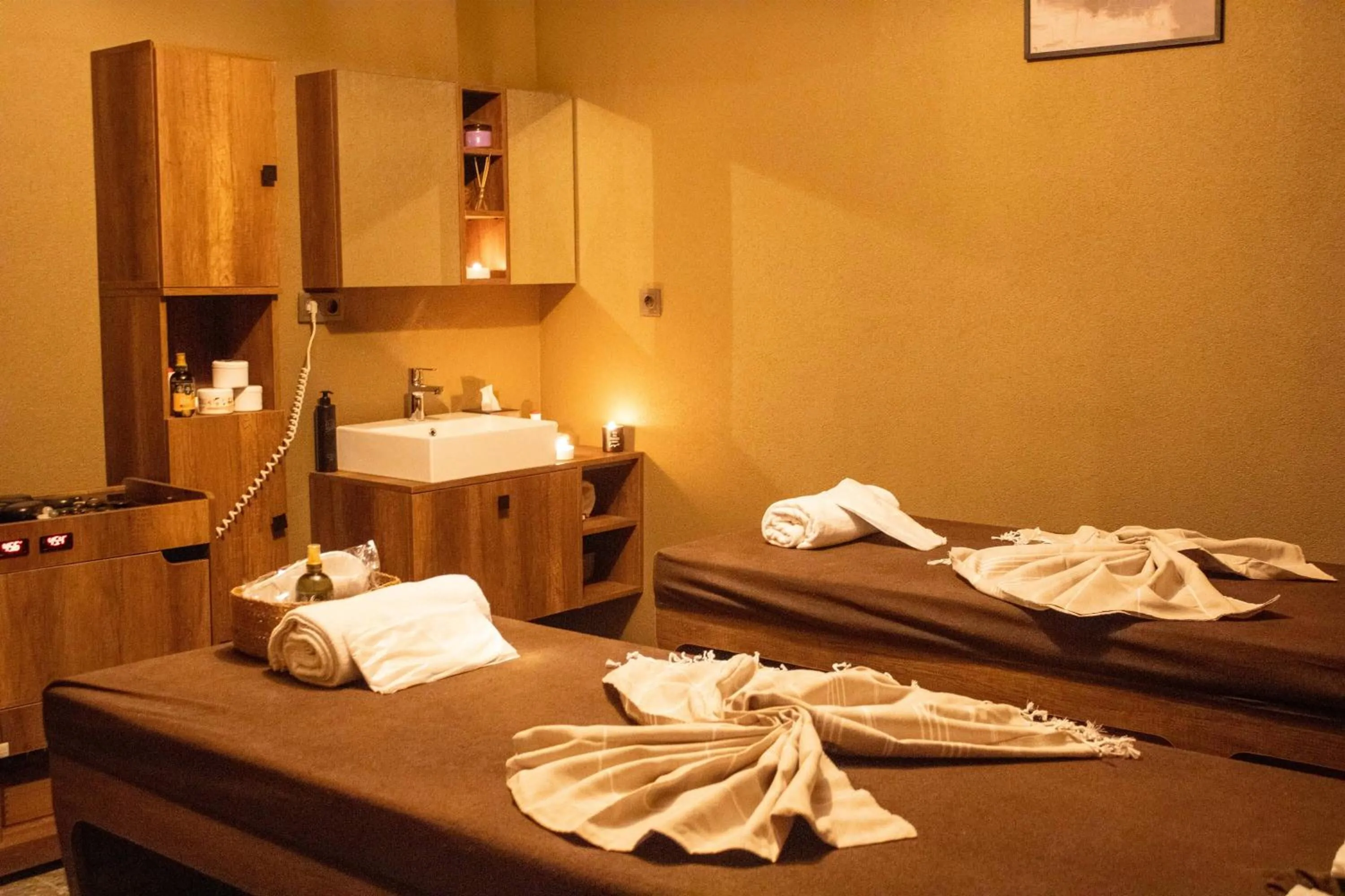 Sauna, Bed in 216 North Hotel