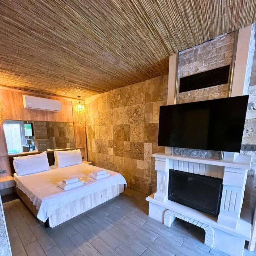 Communal lounge/ TV room, Bed in 216 North Hotel