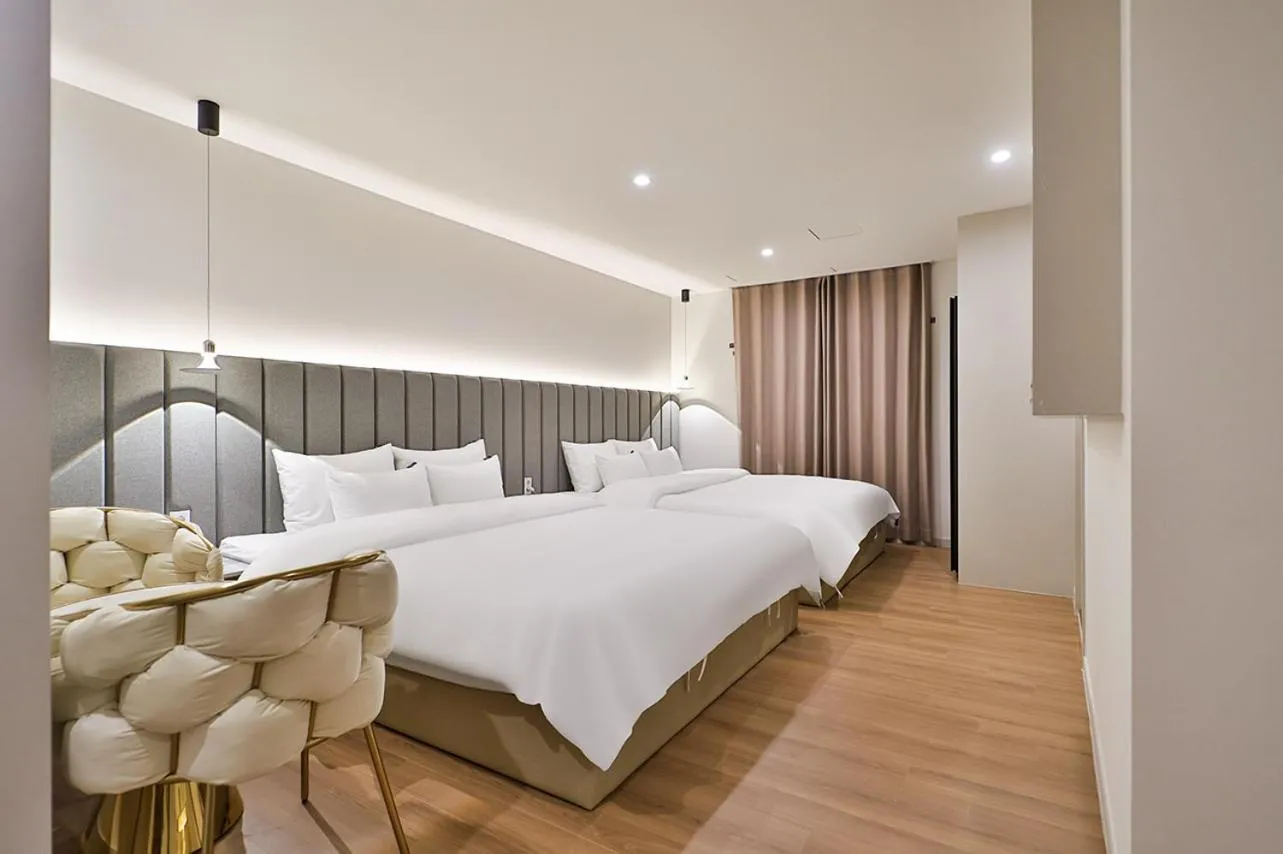 Bedroom, Bed in Den Basta Hotel Hadan