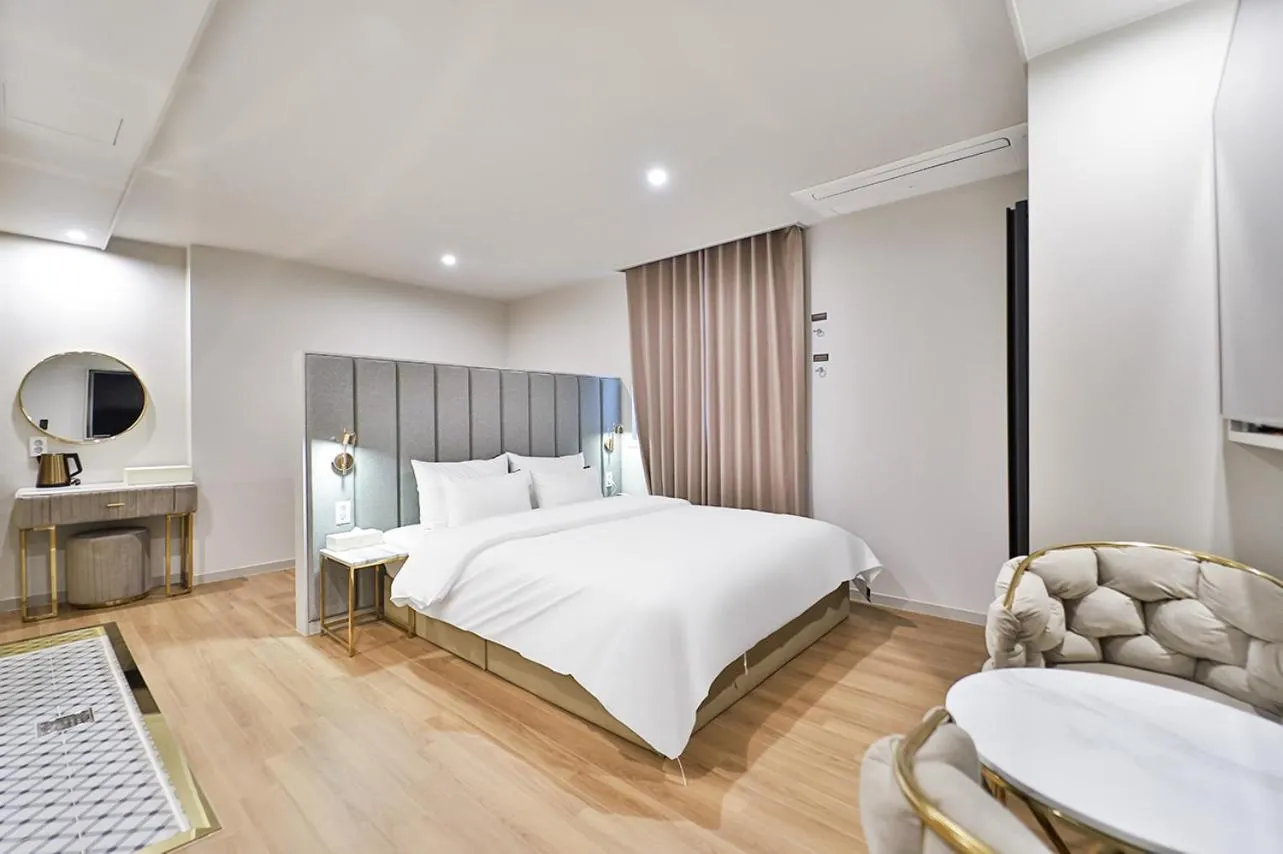 Seating area, Bed in Den Basta Hotel Hadan