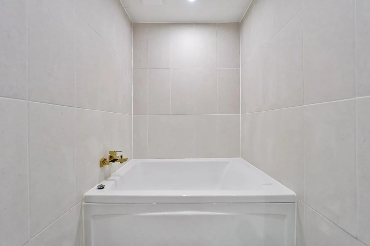 Bath in Den Basta Hotel Hadan