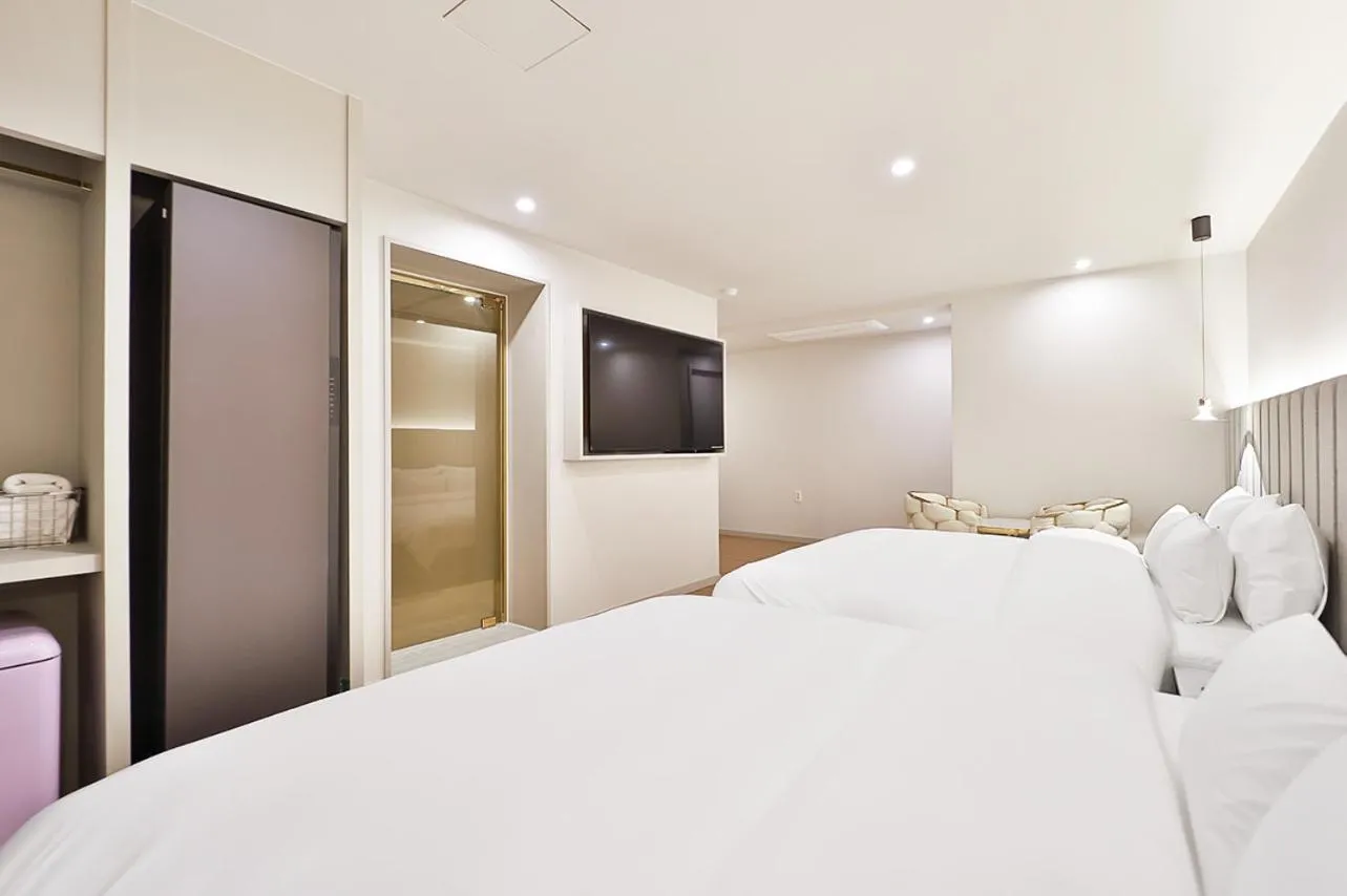 Bedroom, Bed in Den Basta Hotel Hadan