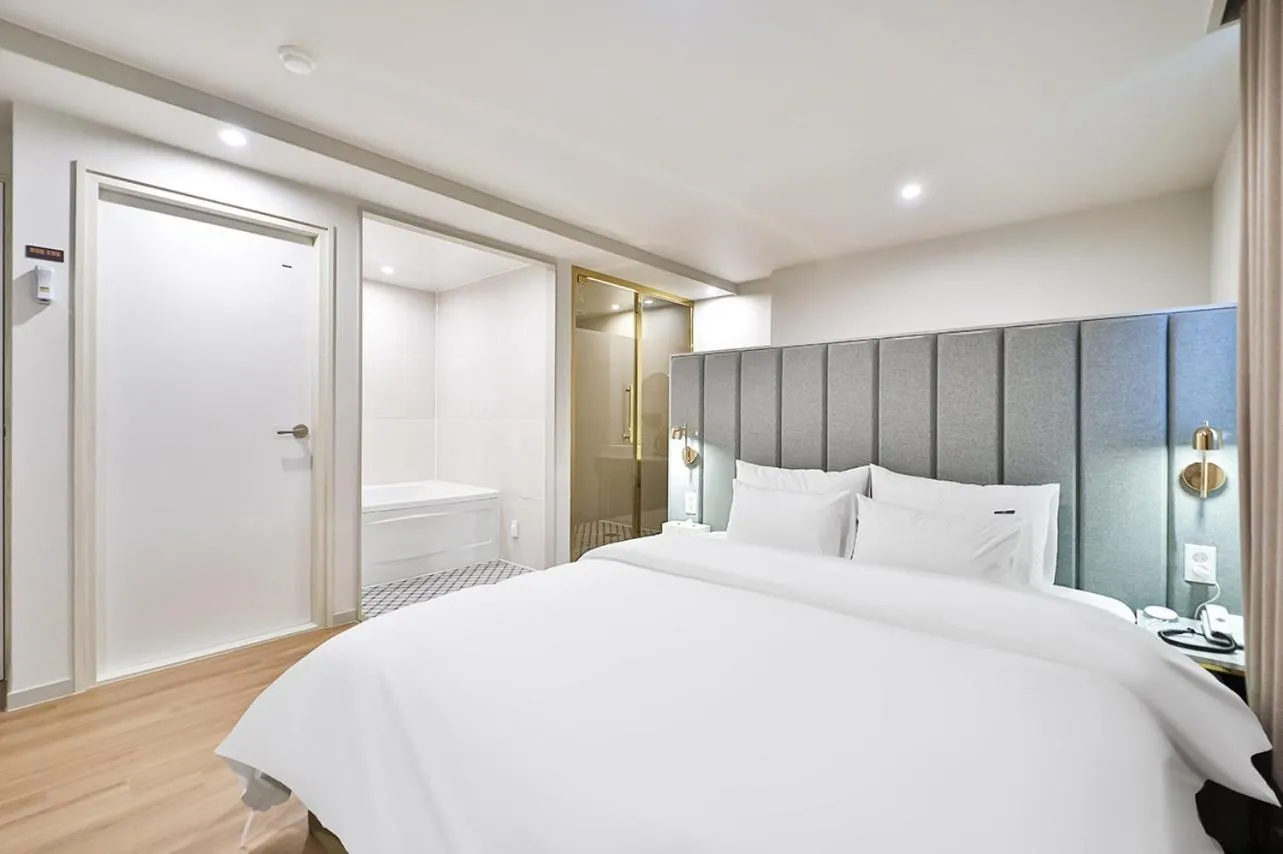 Bedroom, Bed in Den Basta Hotel Hadan